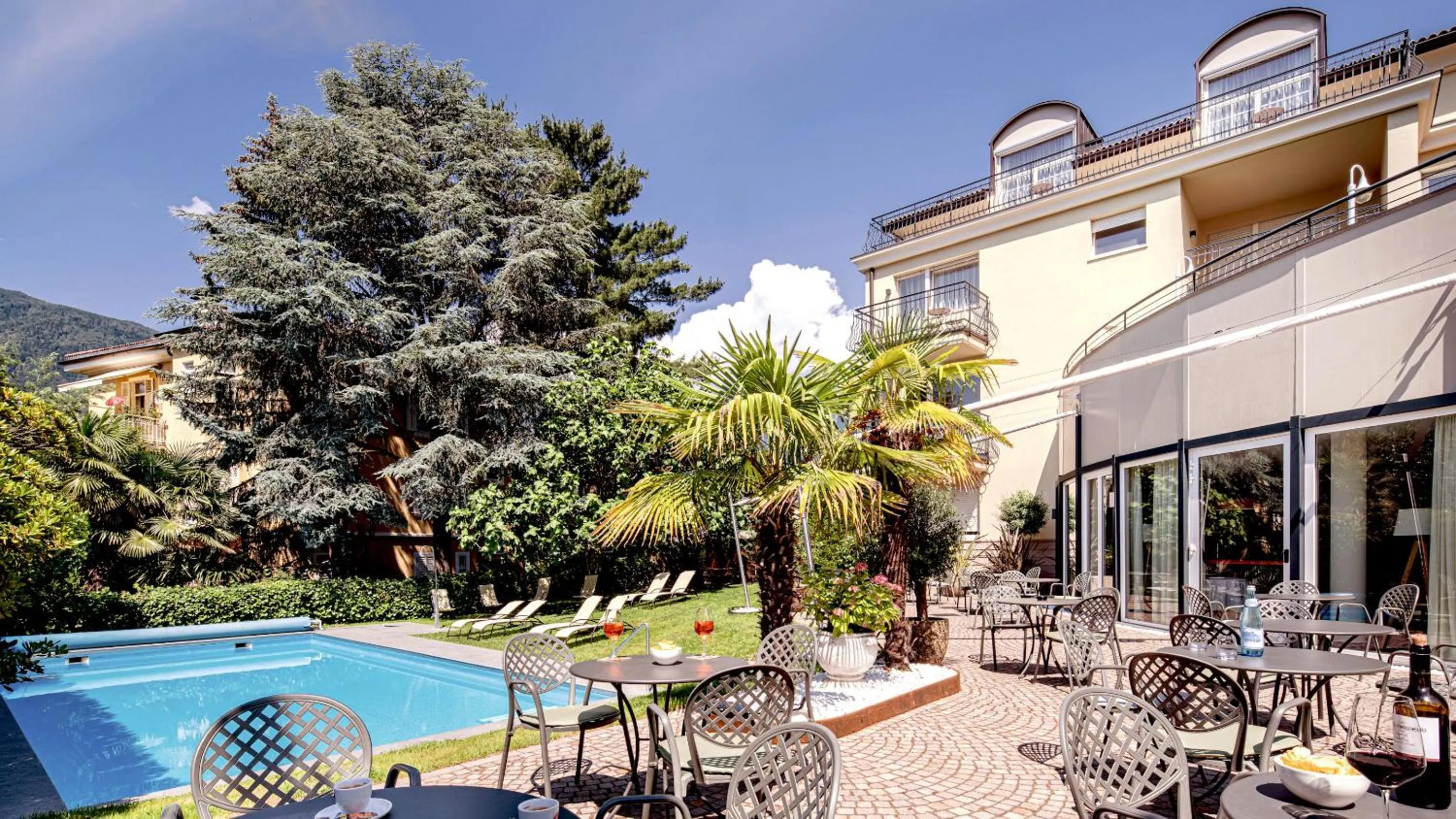 Property building in Hotel Villa Laurus