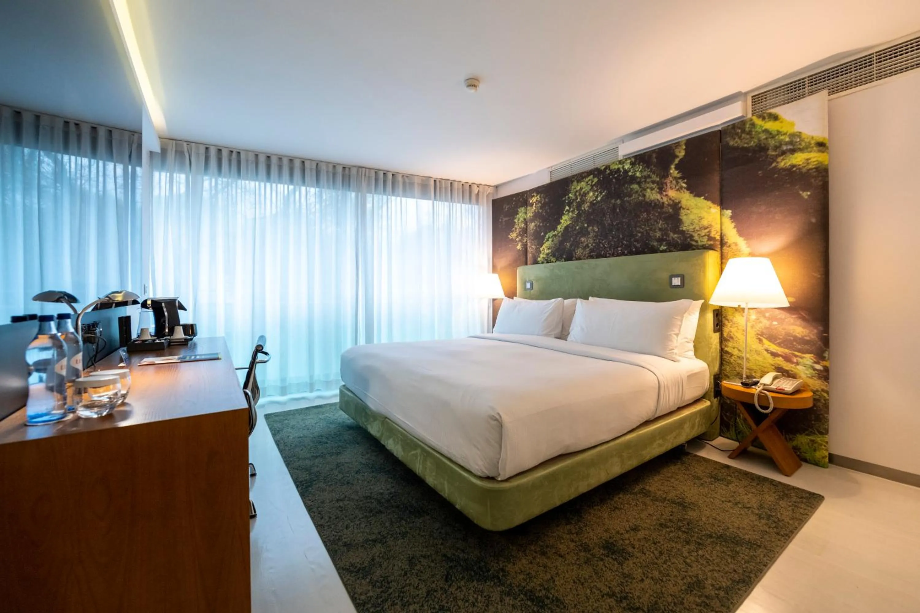 Bed in DoubleTree by Hilton Lisbon Fontana Park