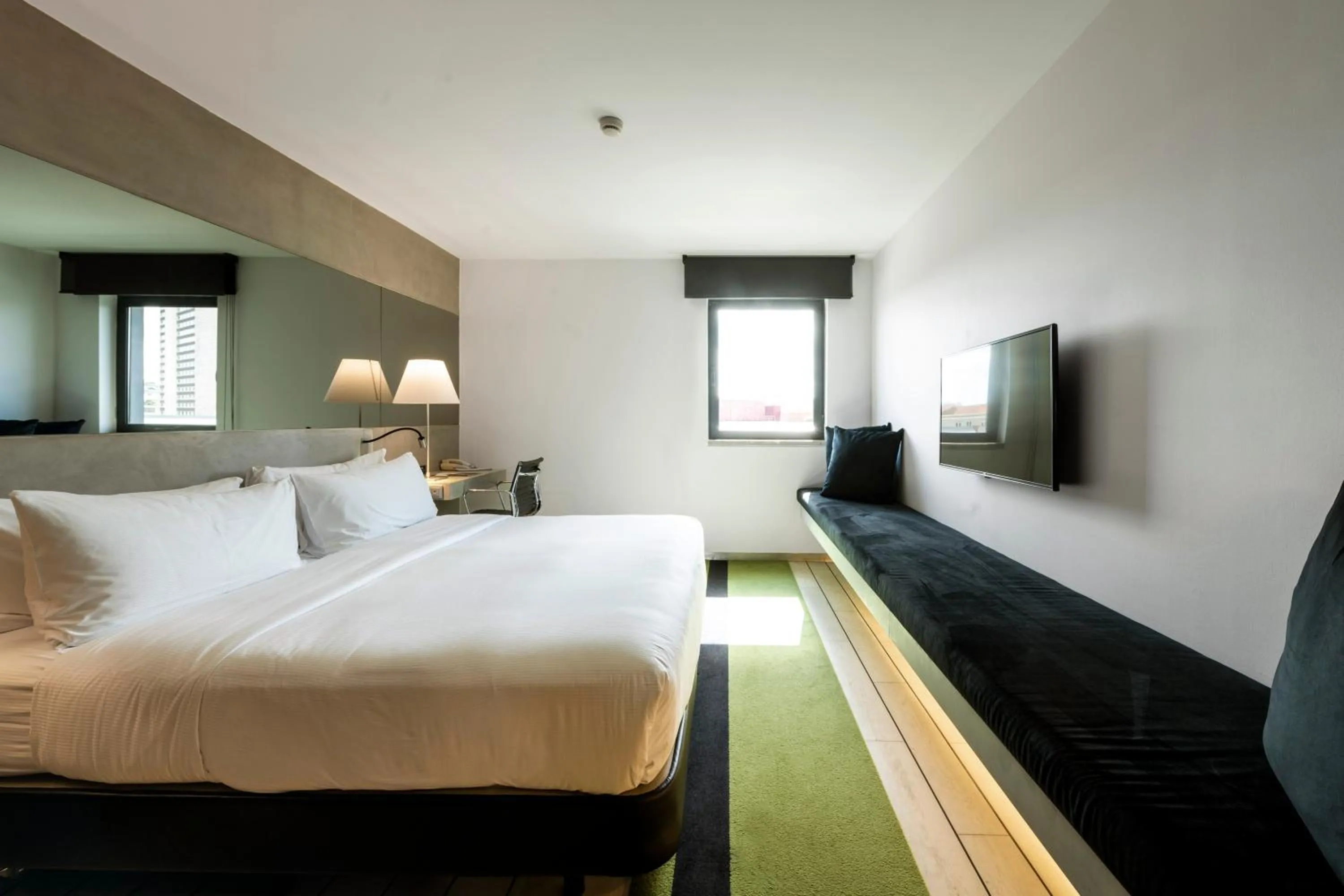 Bed in DoubleTree by Hilton Lisbon Fontana Park