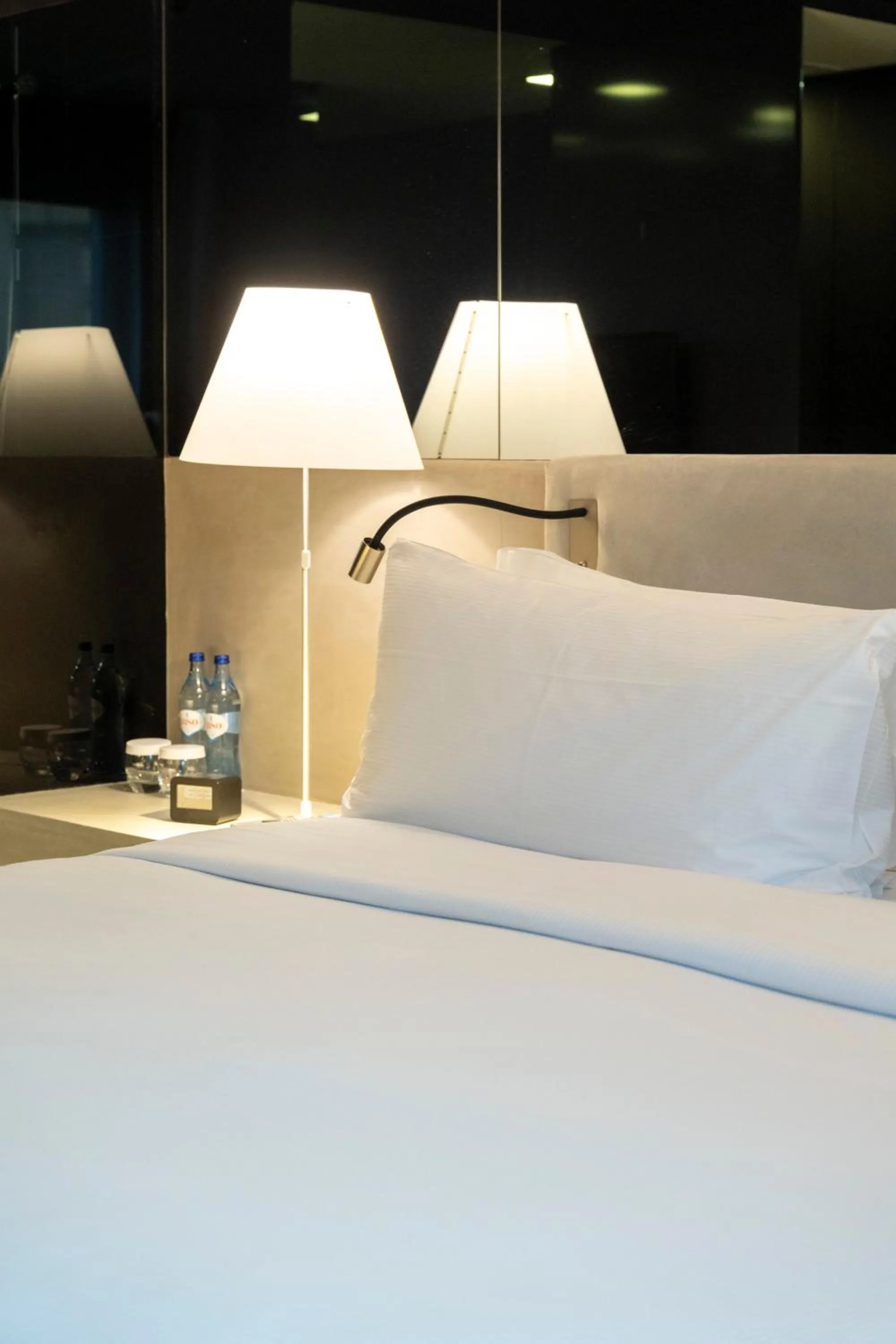 Bed in DoubleTree by Hilton Lisbon Fontana Park