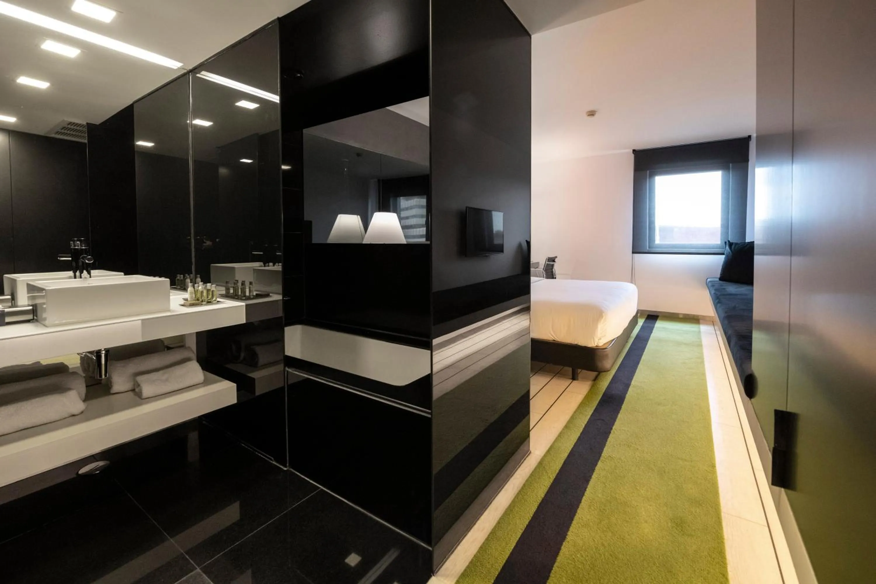 Bed in DoubleTree by Hilton Lisbon Fontana Park