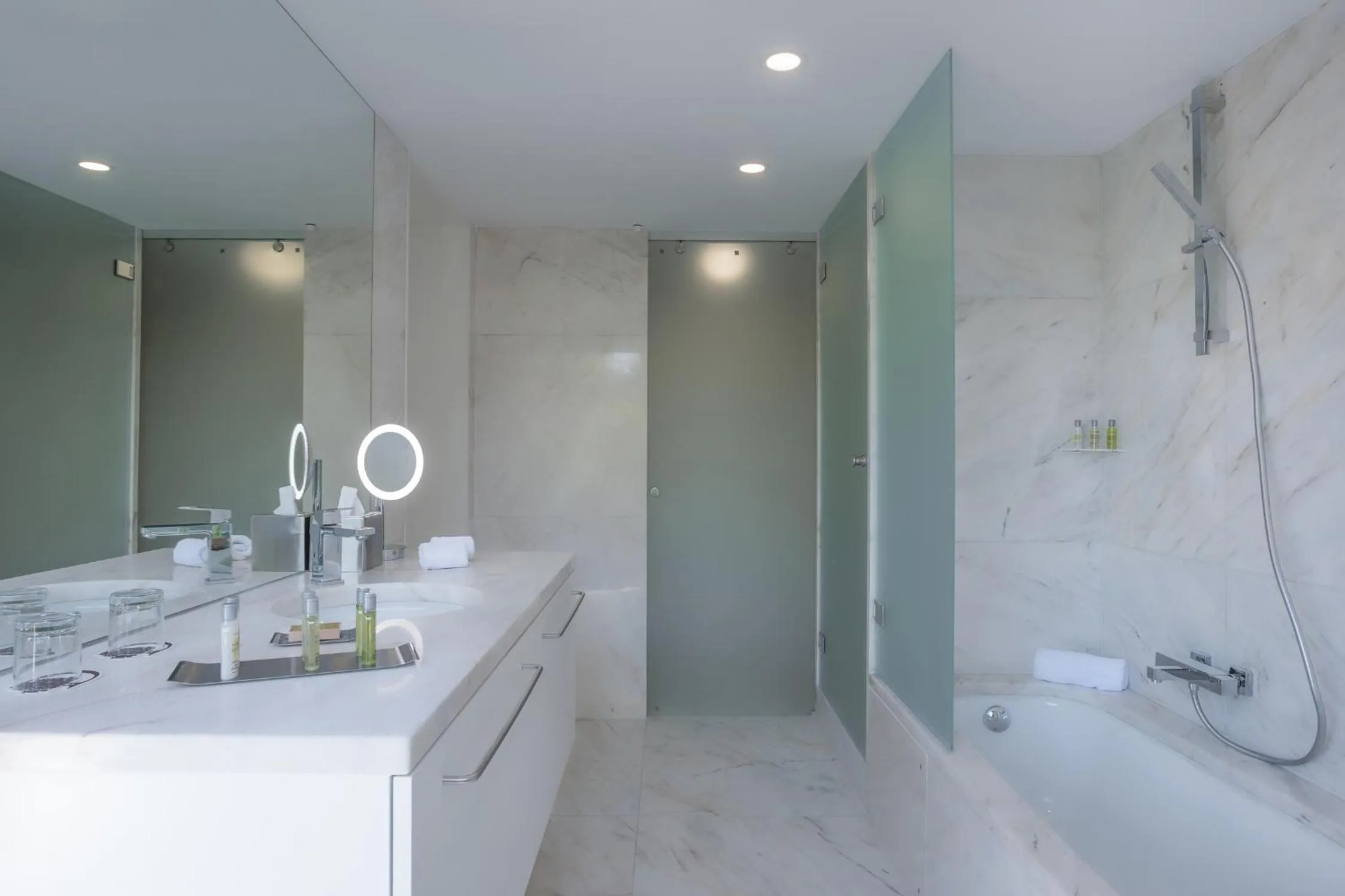 Bathroom in DoubleTree by Hilton Lisbon Fontana Park