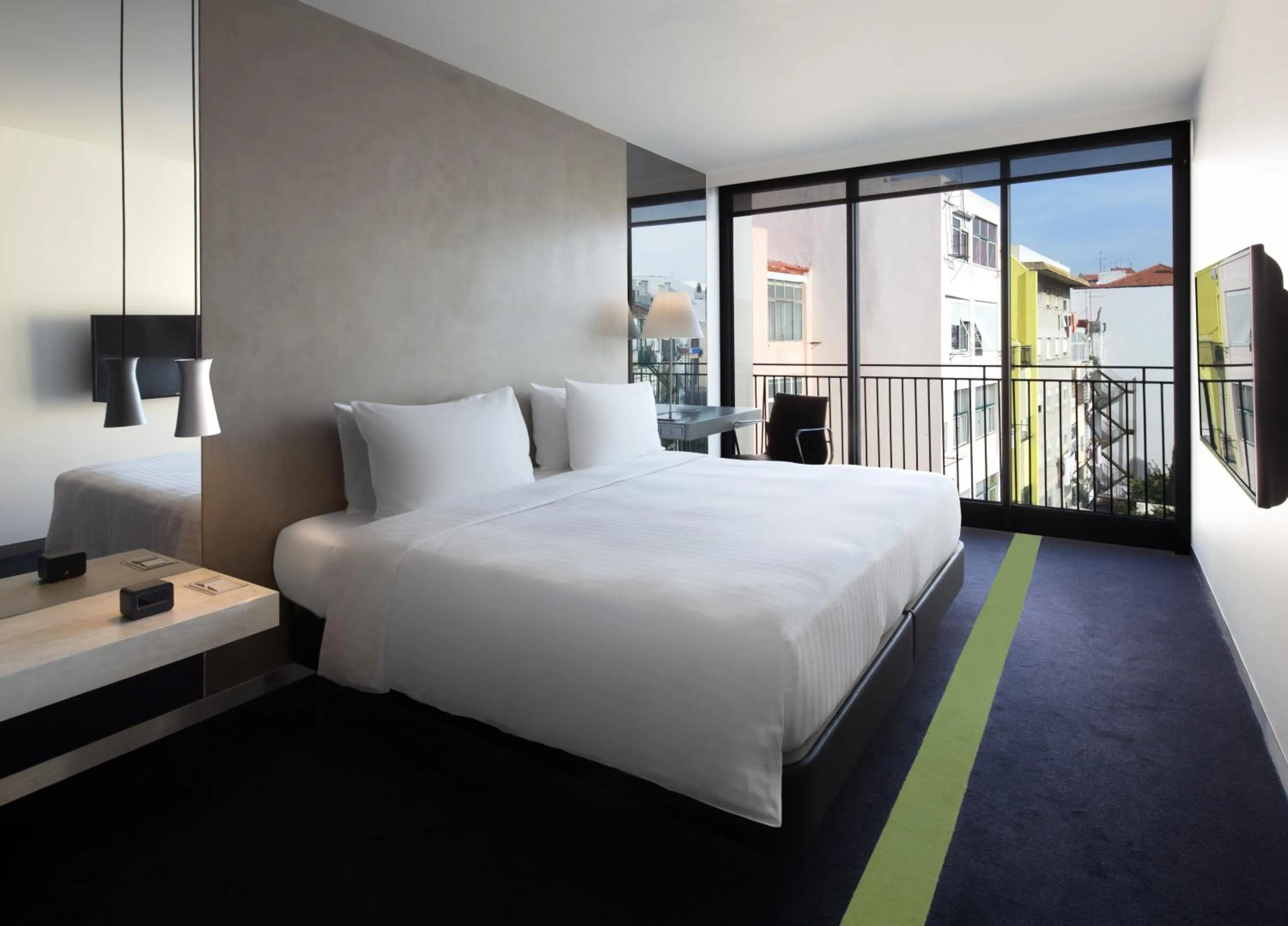 Bed in DoubleTree by Hilton Lisbon Fontana Park