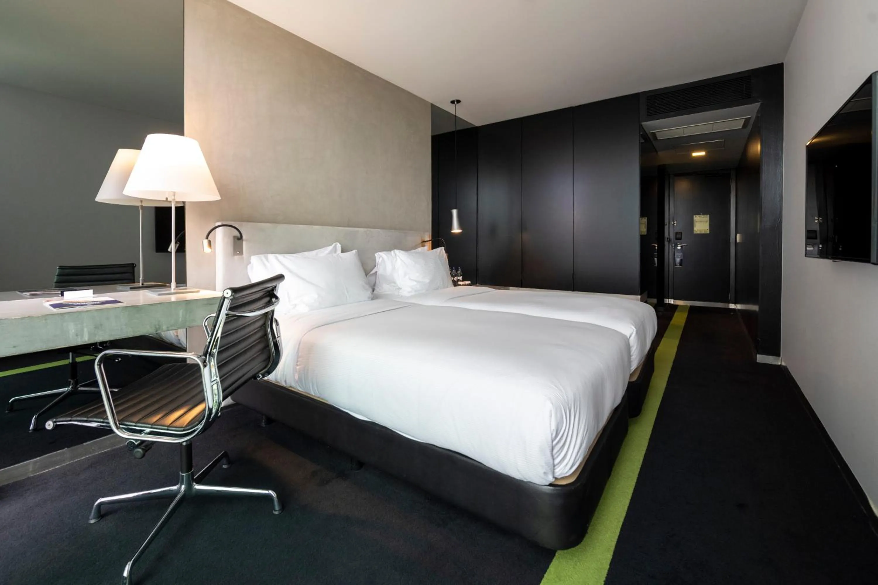Bed in DoubleTree by Hilton Lisbon Fontana Park