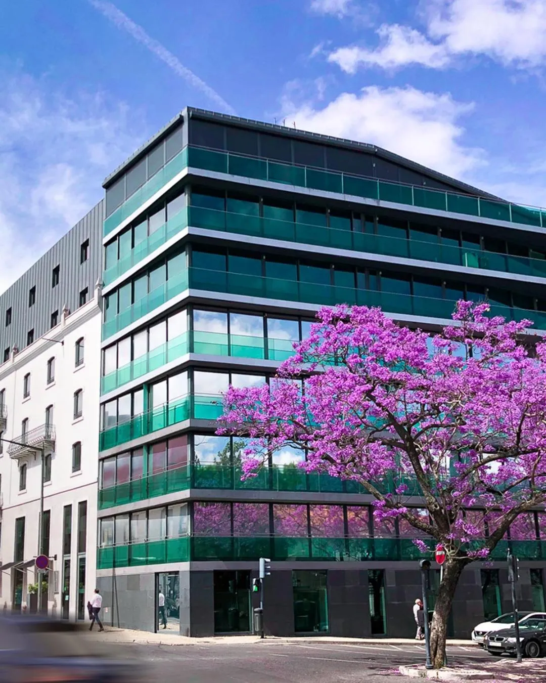 Facade/entrance in DoubleTree by Hilton Lisbon Fontana Park