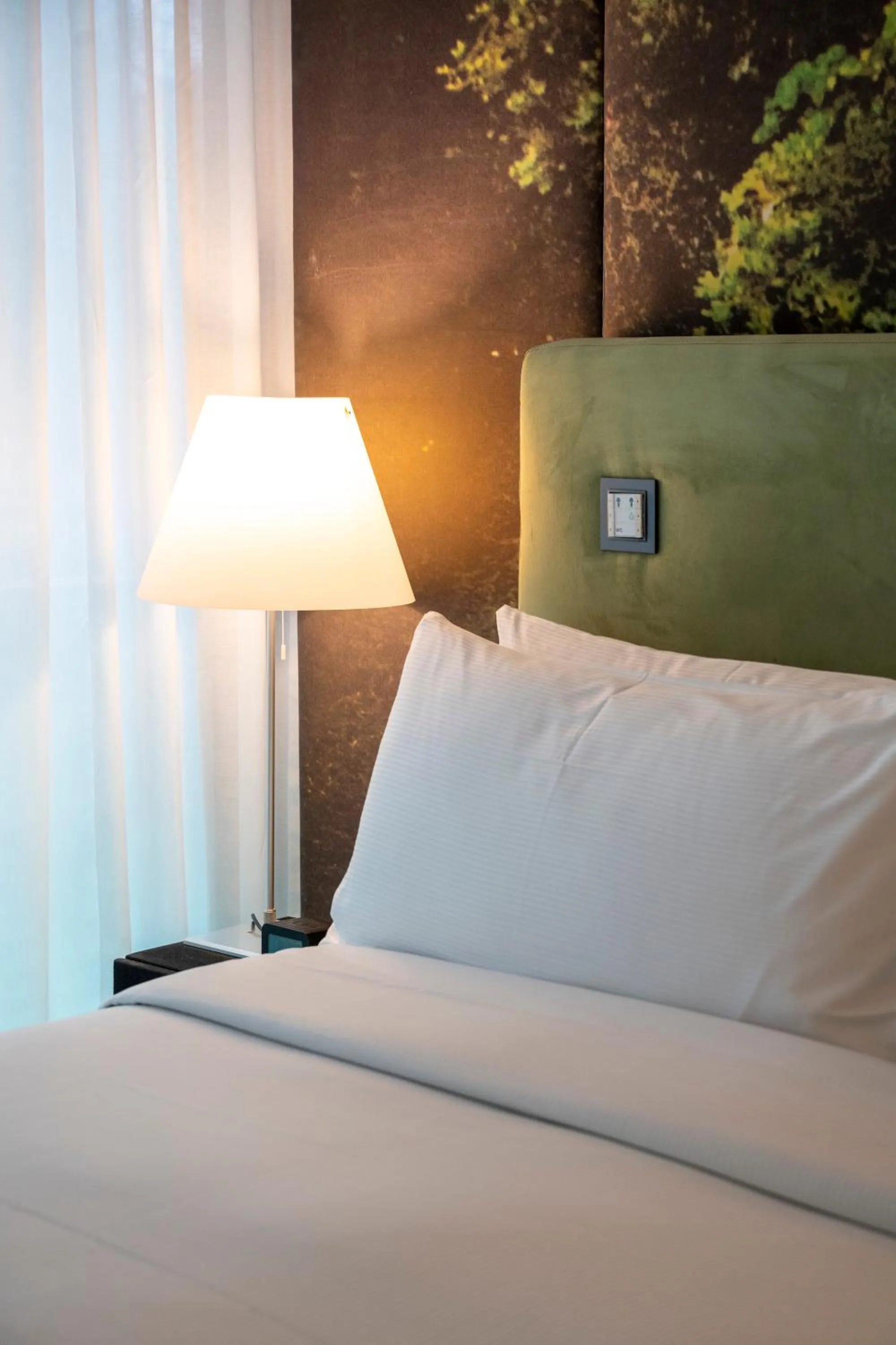 Bed in DoubleTree by Hilton Lisbon Fontana Park