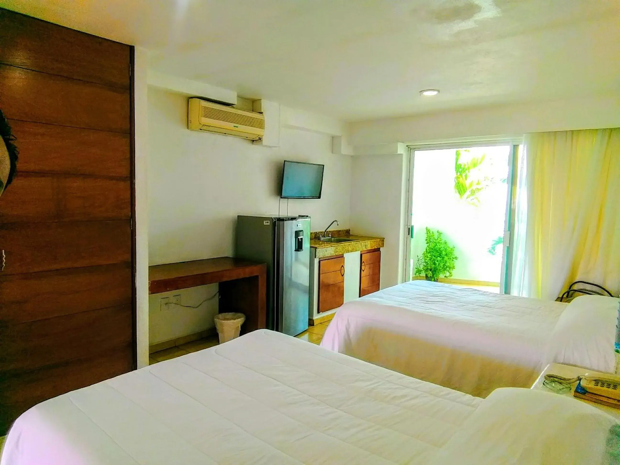 Double Room with Two Double Beds in Hotelito Escondido Double Room with Two Double Beds in Hotelito Escondido