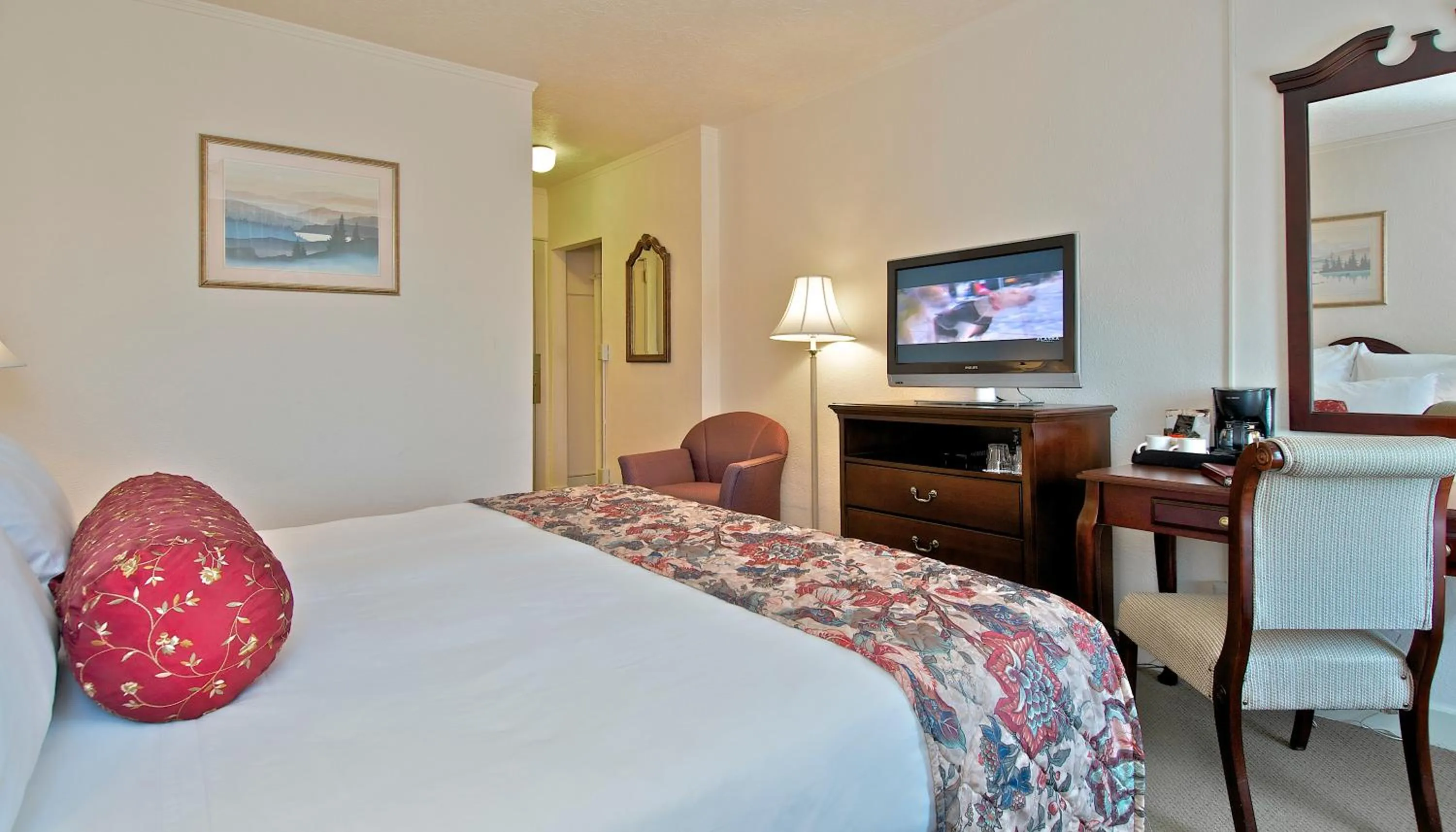 Photo of the whole room, Bed in Historic Anchorage Hotel