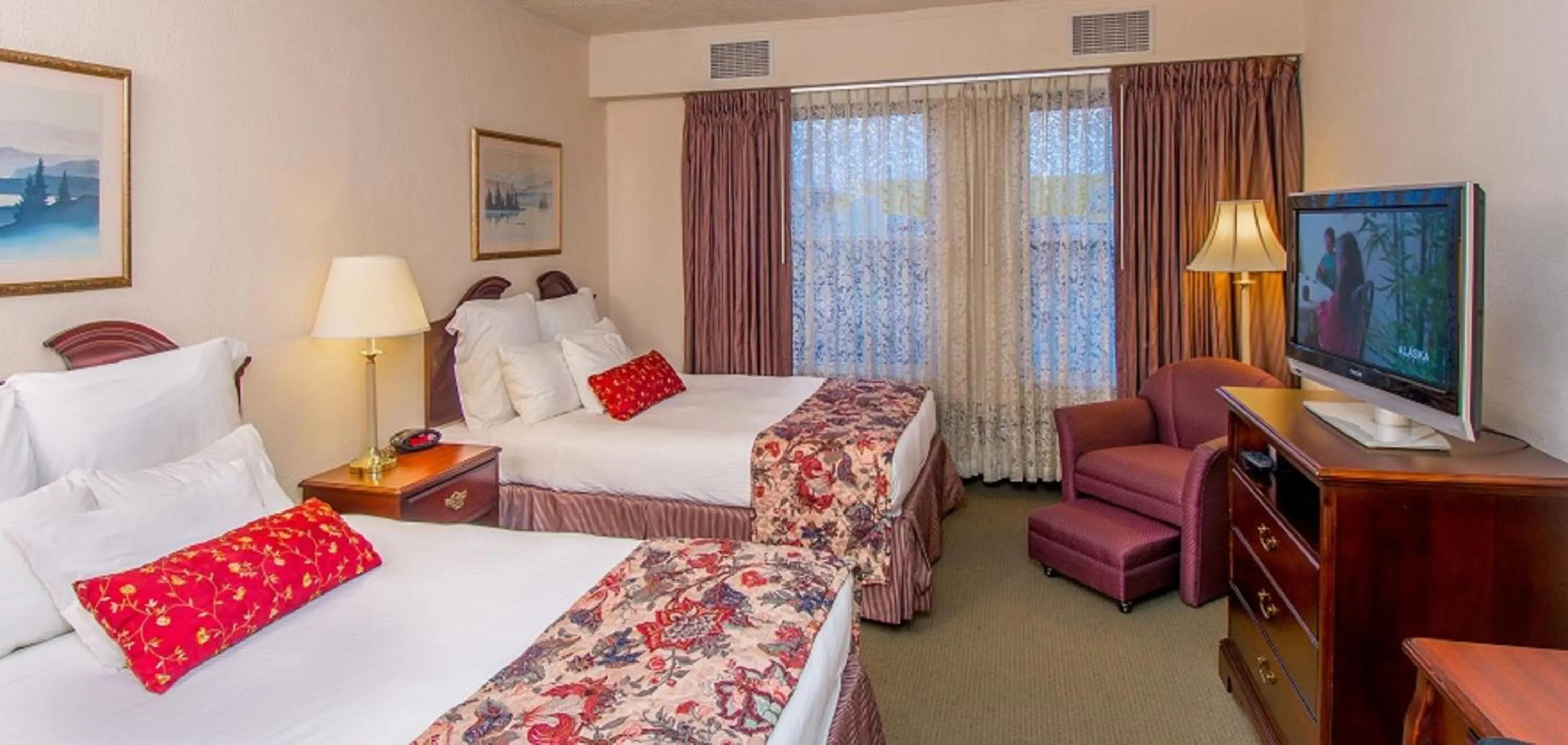Photo of the whole room, Bed in Historic Anchorage Hotel