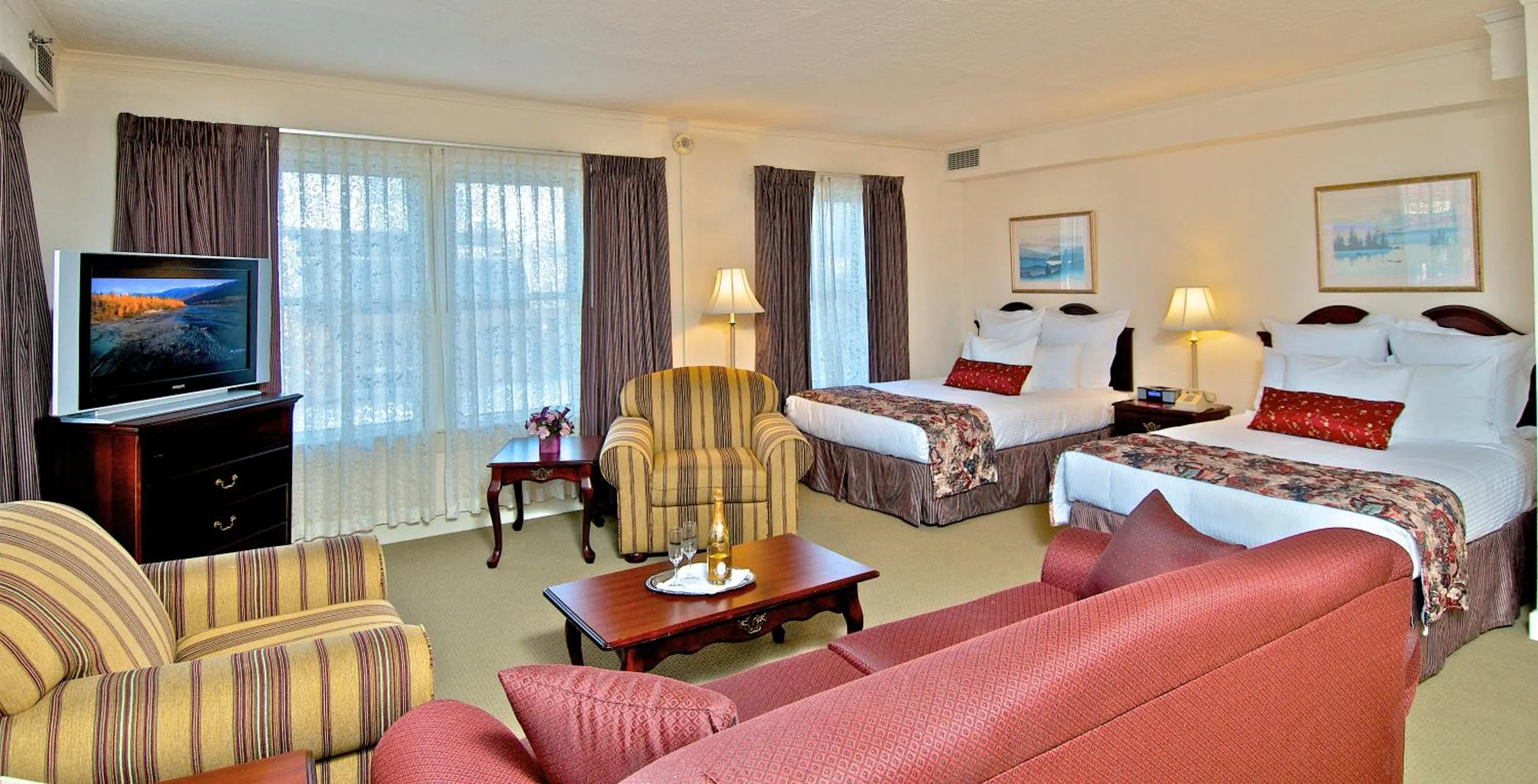 Photo of the whole room, Bed in Historic Anchorage Hotel