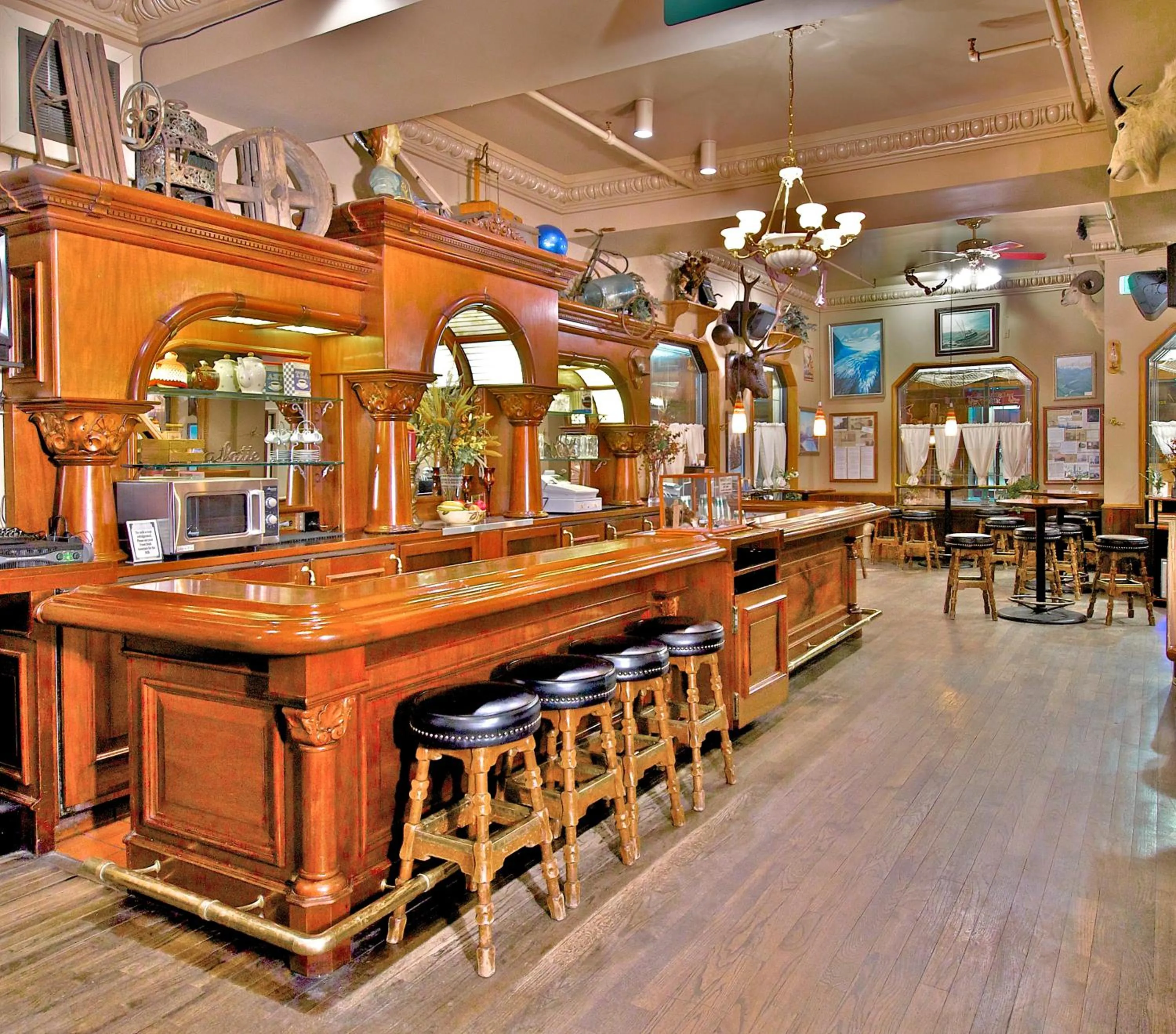 Lounge or bar in Historic Anchorage Hotel
