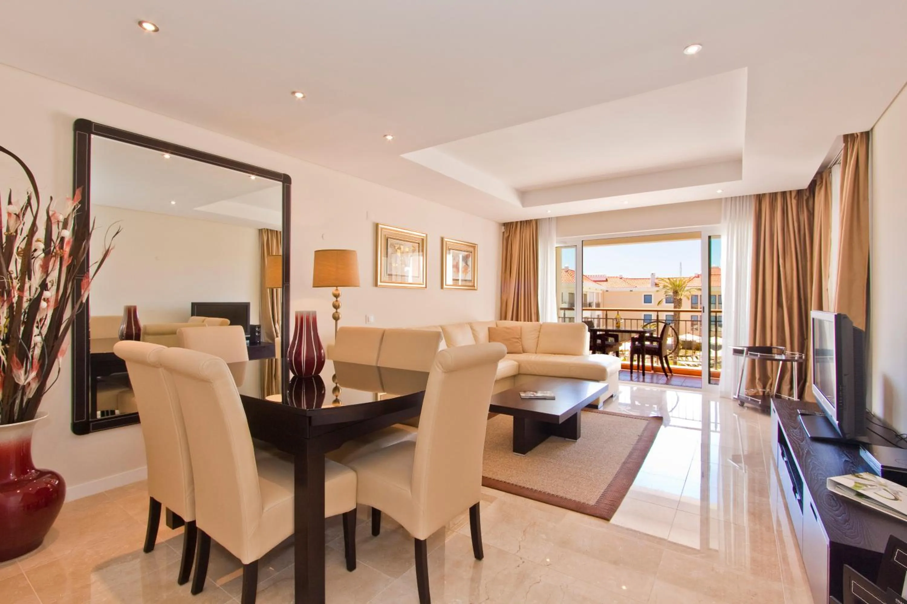 TV and multimedia in As Cascatas Golf Resort & Spa