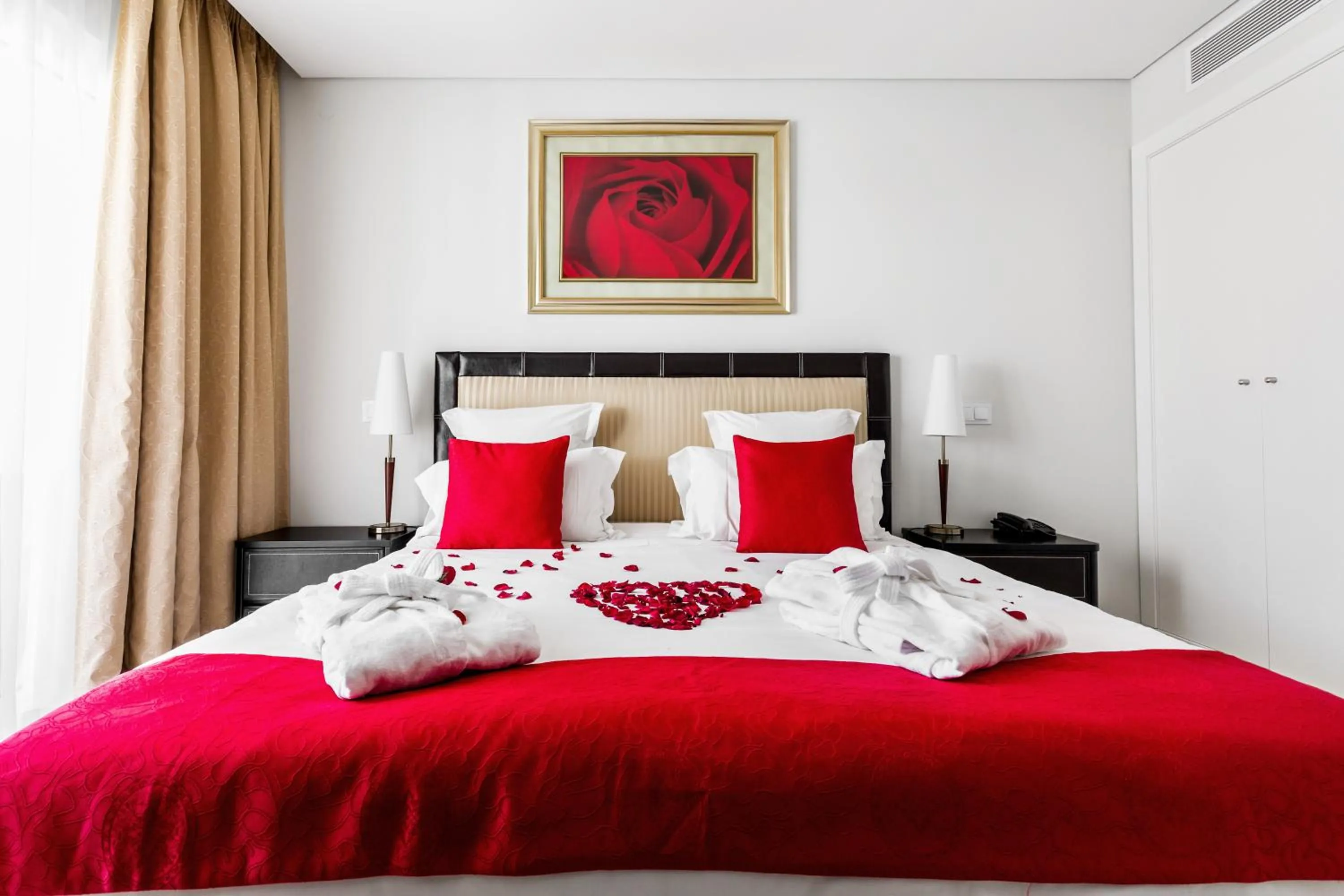 Bed in As Cascatas Golf Resort & Spa