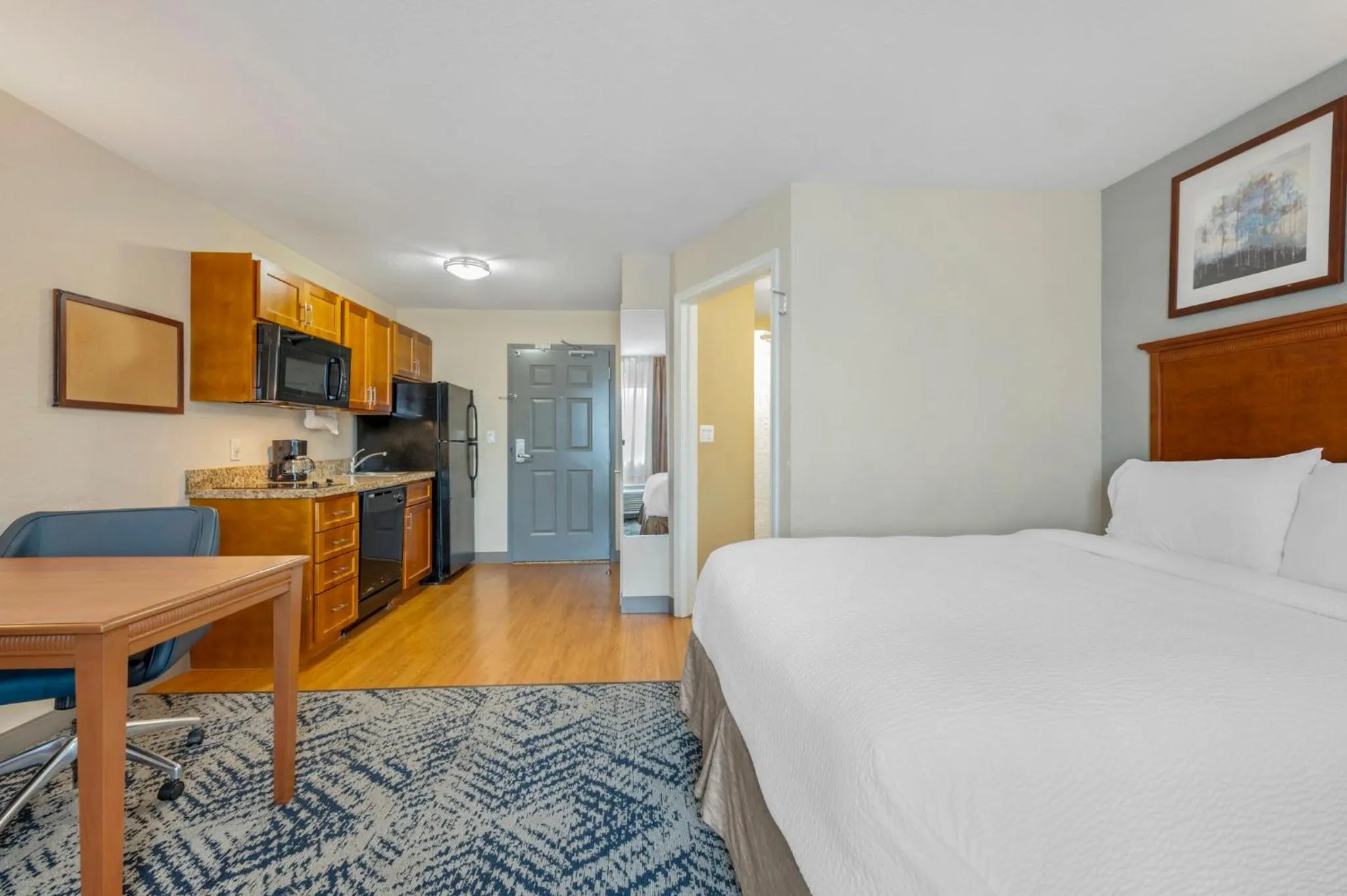 Photo of the whole room, Bed in Candlewood Suites Indianapolis East by IHG