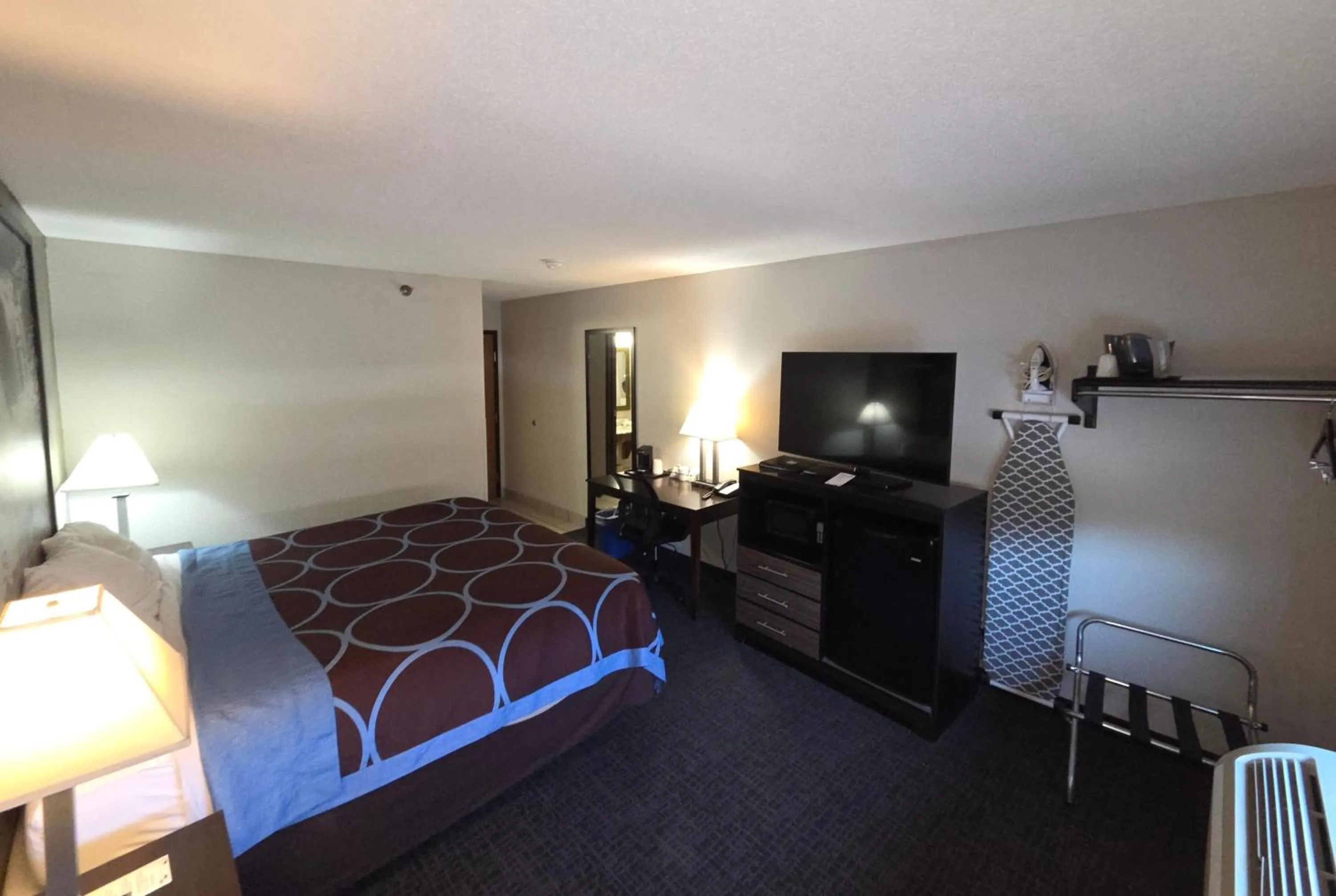 Bedroom, Bed in Super 8 by Wyndham Elkins