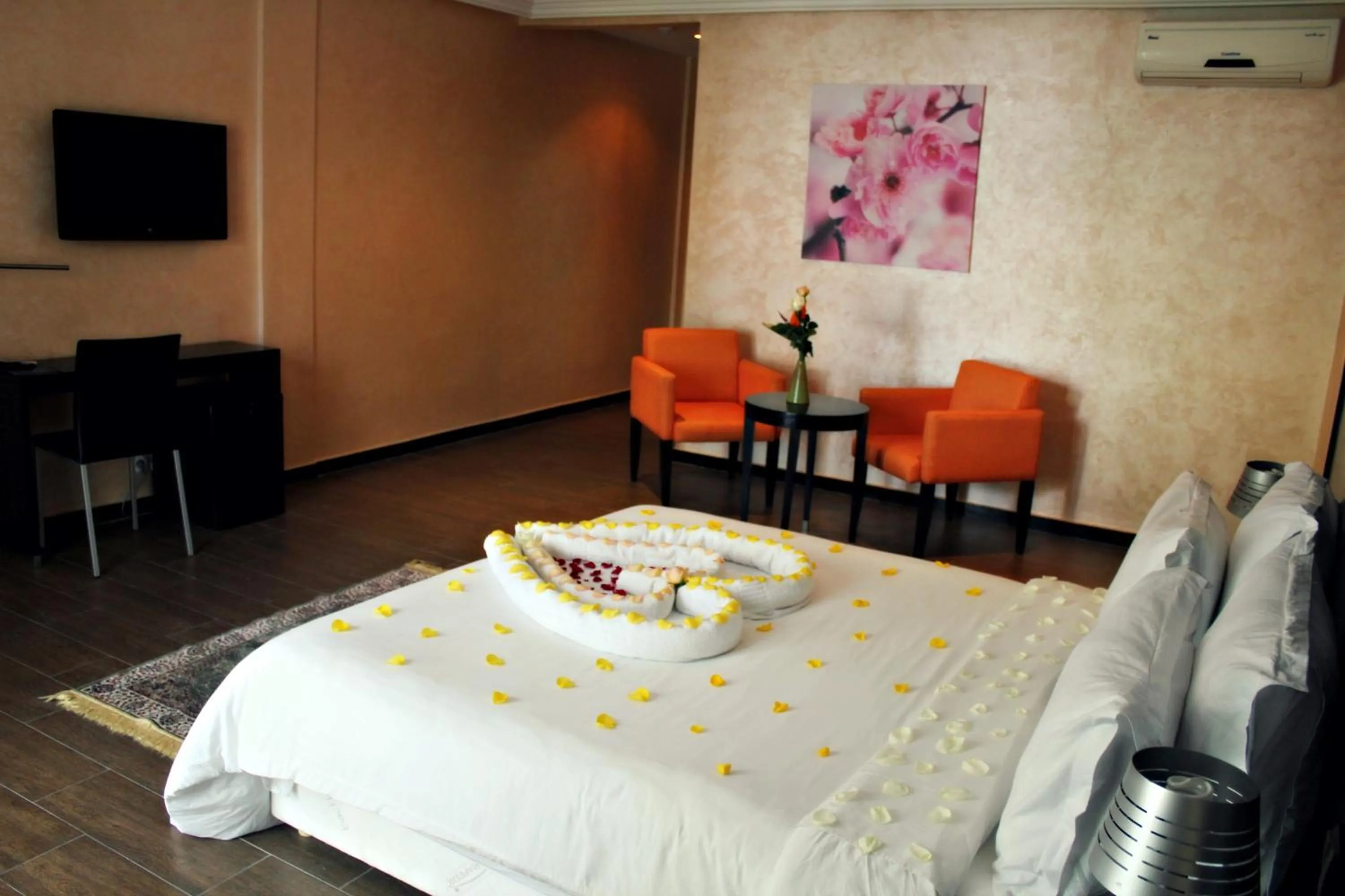 Photo of the whole room, Bed in Ubay Hotel