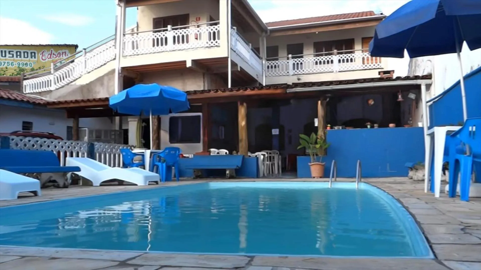 Property building in Pousada Edson