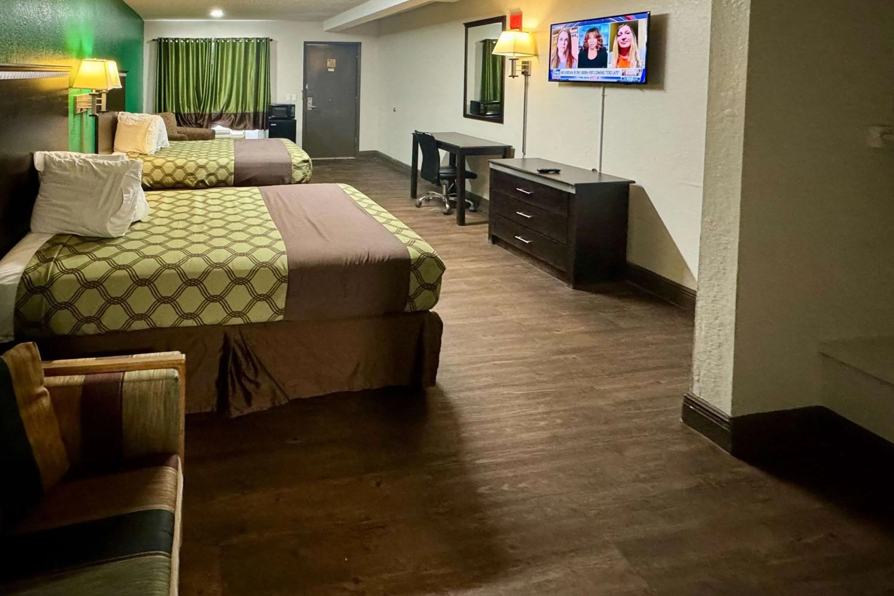 Bedroom, Bed in Rodeway Inn Georgetown