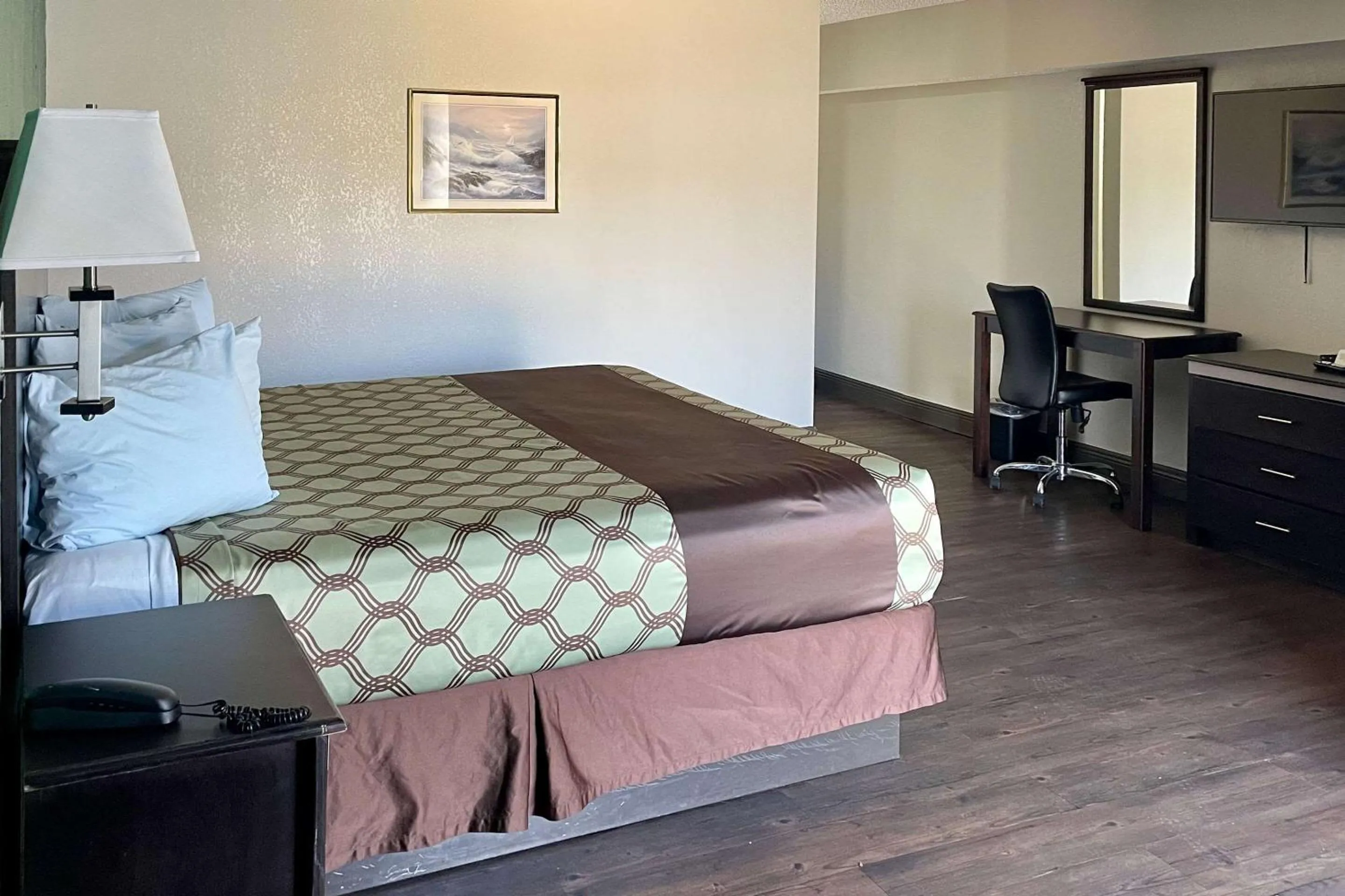 Bedroom, Bed in Rodeway Inn Georgetown