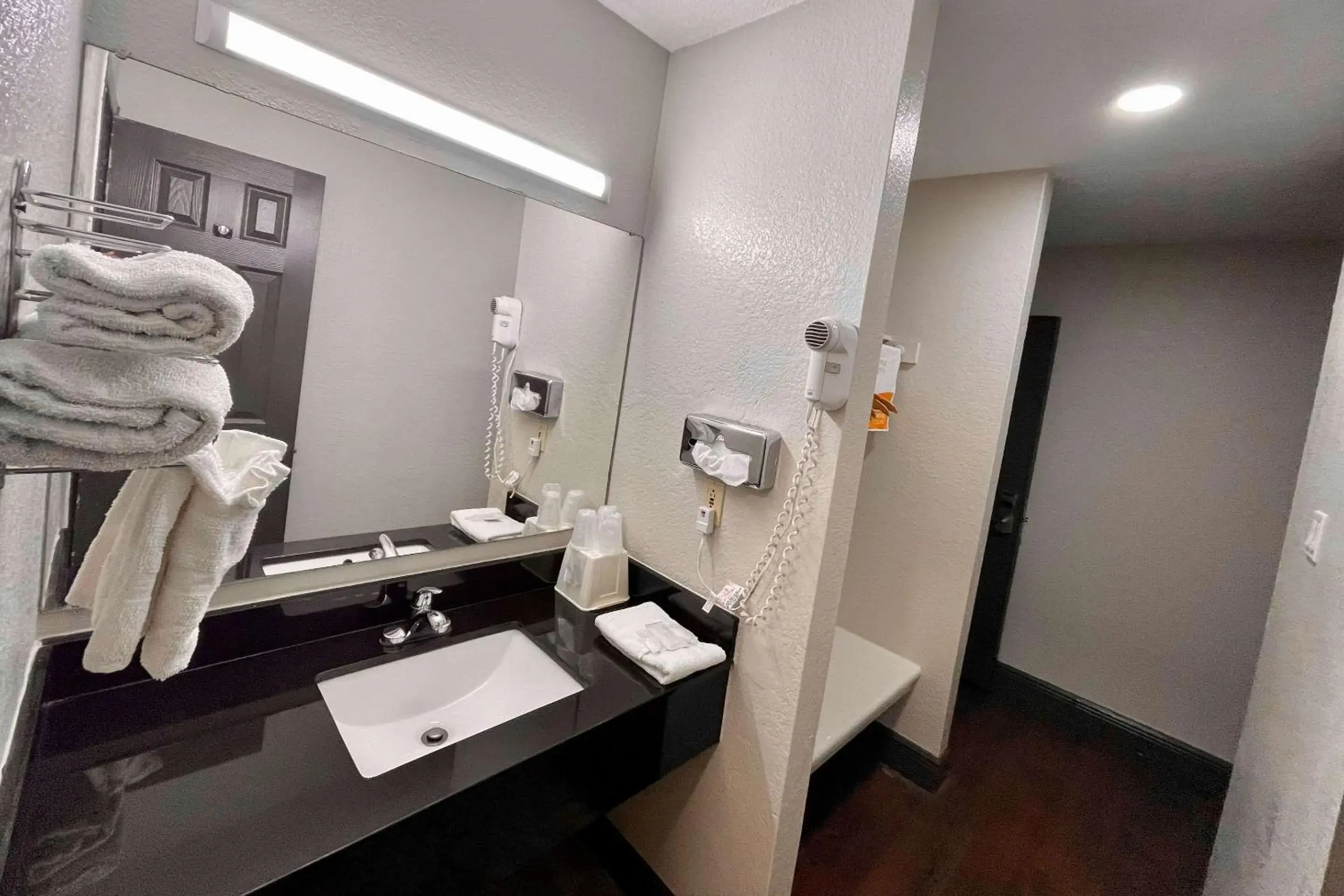 Bedroom in Rodeway Inn Bedroom in Rodeway Inn