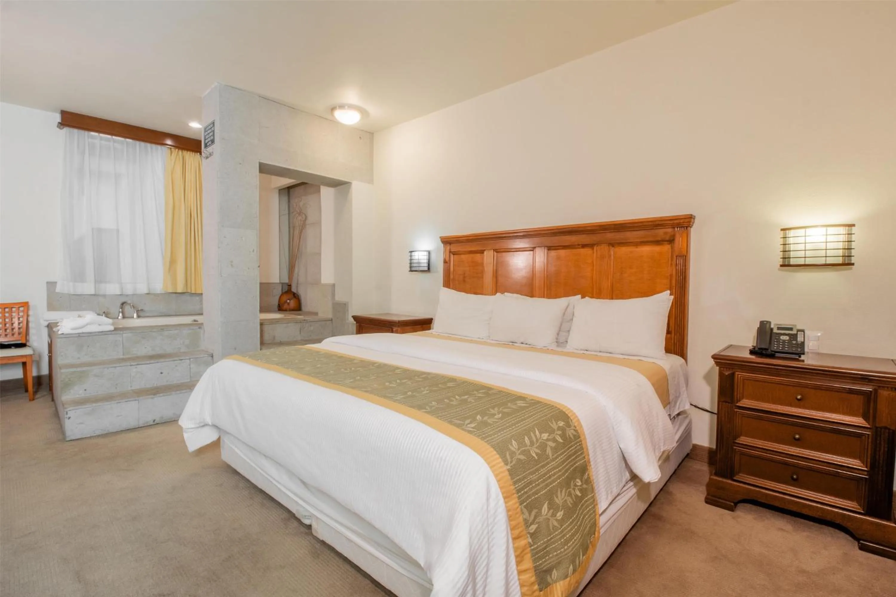 Photo of the whole room, Bed in Hecthorny San Carlos Tequisquiapan, BW Signature Collection