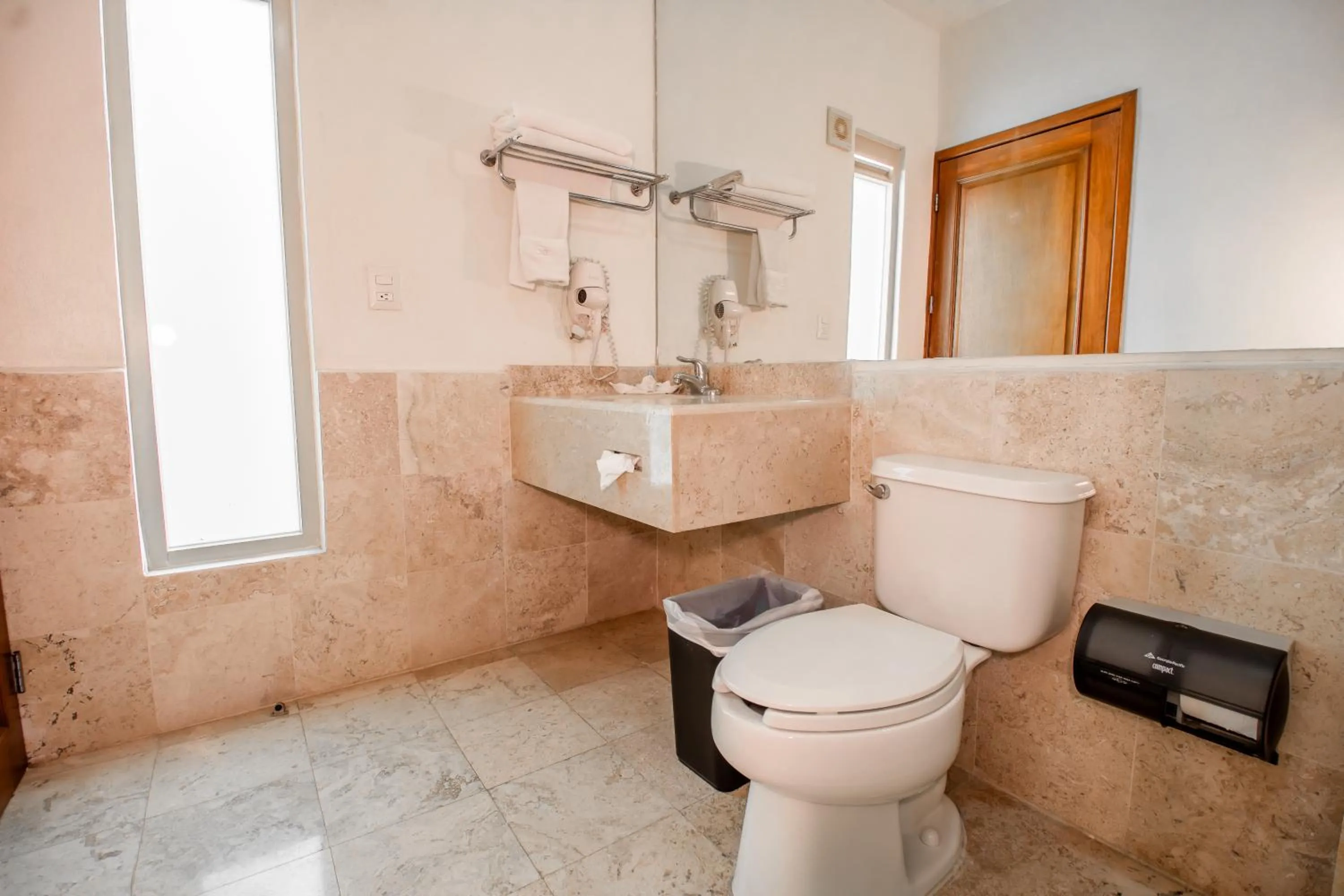 Bathroom in Hecthorny San Carlos Tequisquiapan, BW Signature Collection