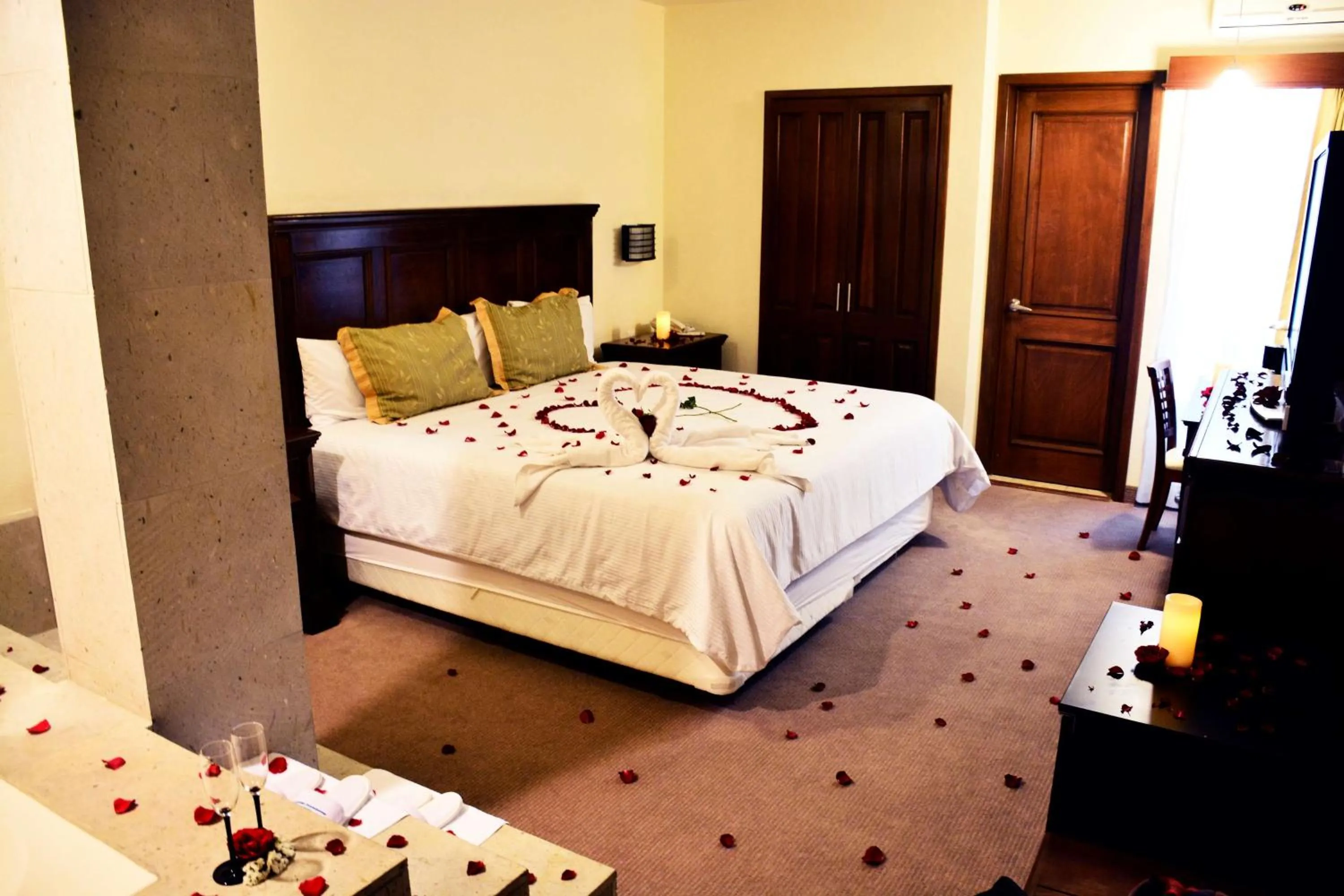 Photo of the whole room, Bed in Hotel San Carlos Tequisquiapan