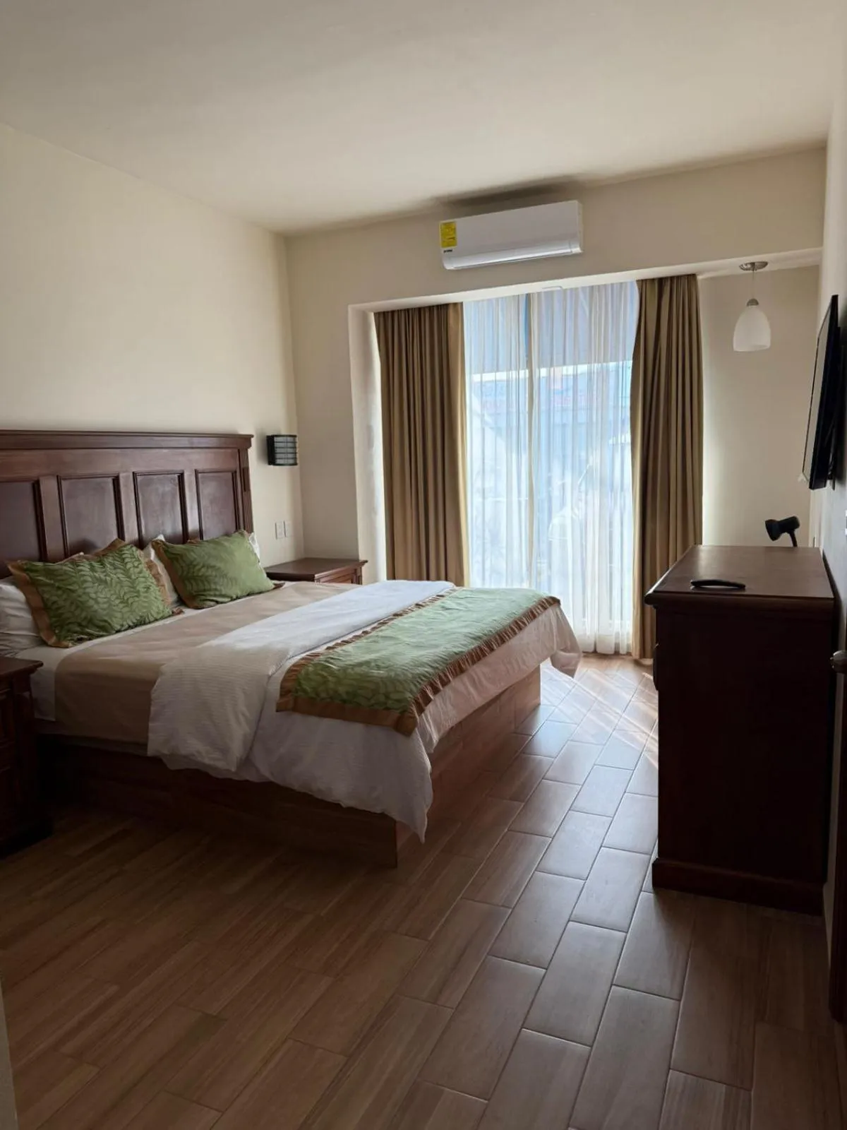 TV and multimedia, Bed in Hotel San Carlos Tequisquiapan