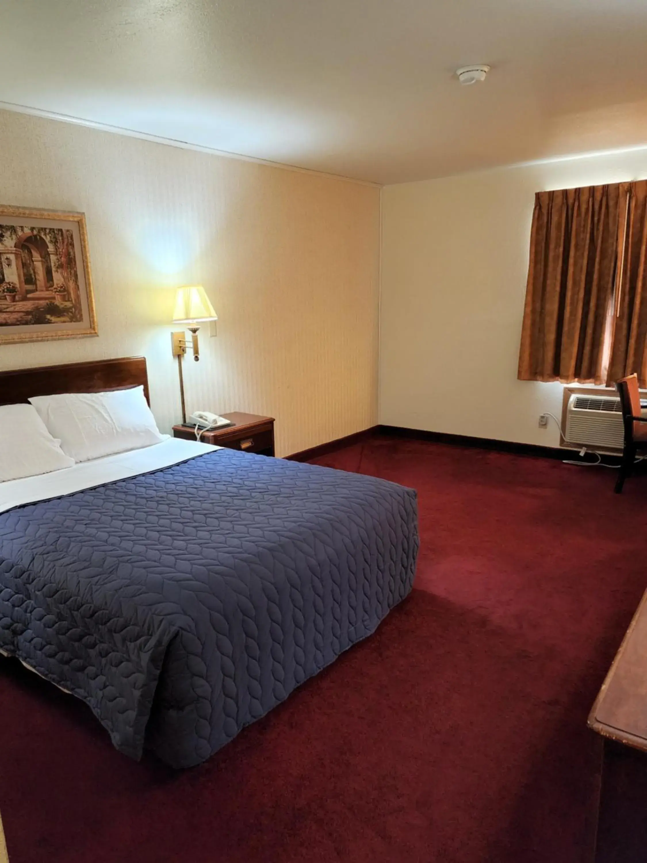 Bed in Family Budget Inn Bed in Family Budget Inn