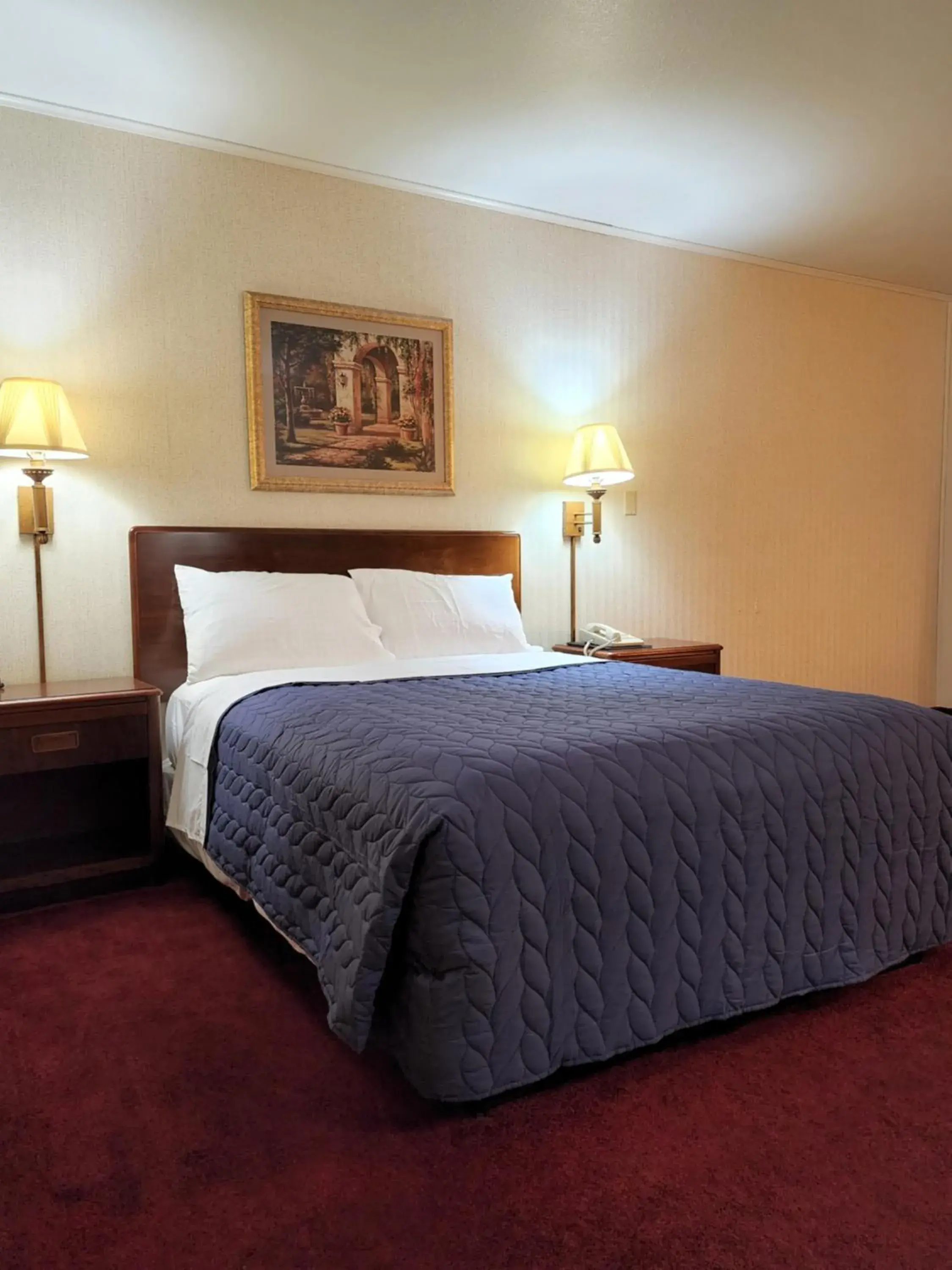 Bed in Family Budget Inn Bed in Family Budget Inn