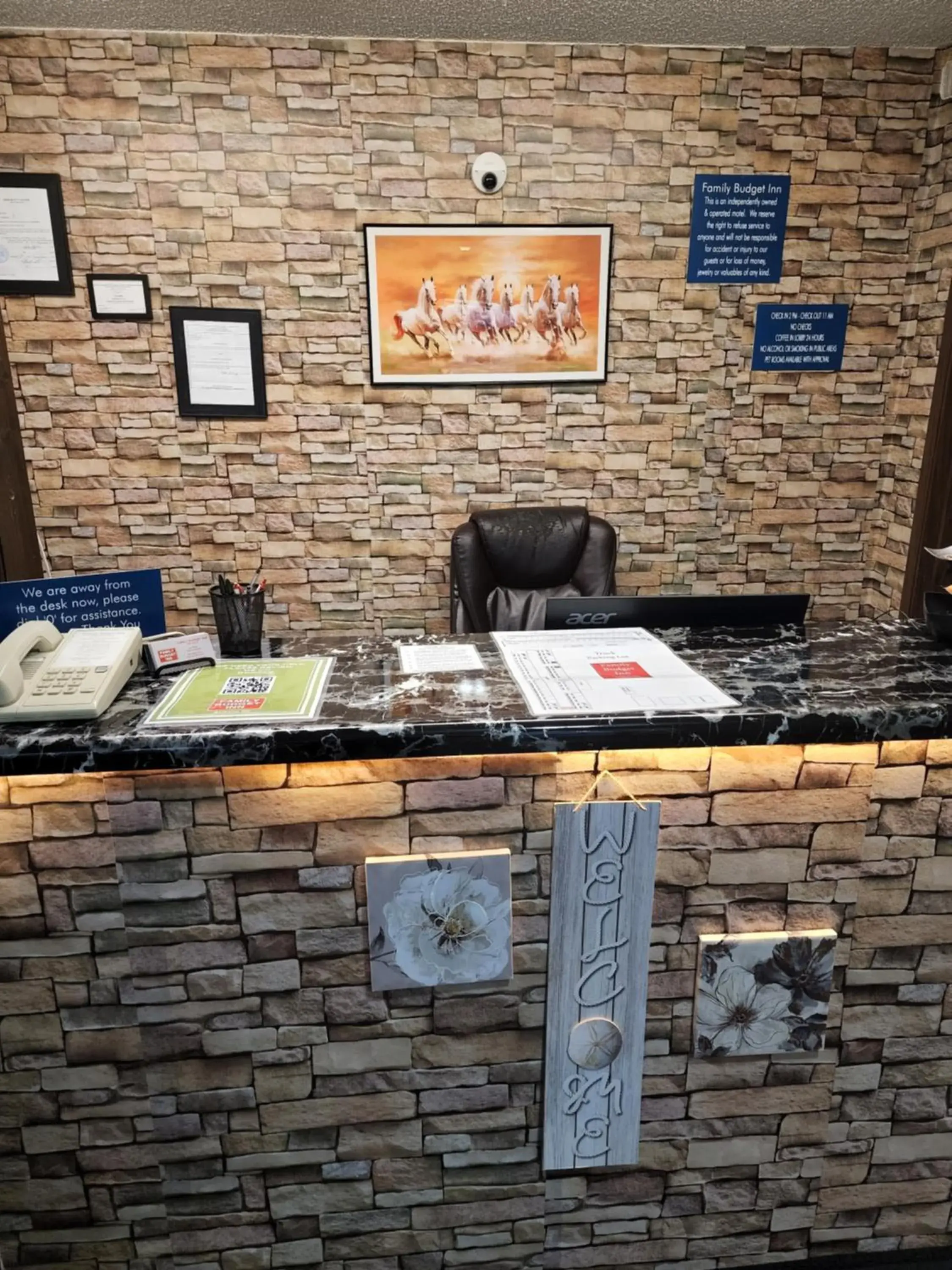 Property building in Family Budget Inn Property building in Family Budget Inn