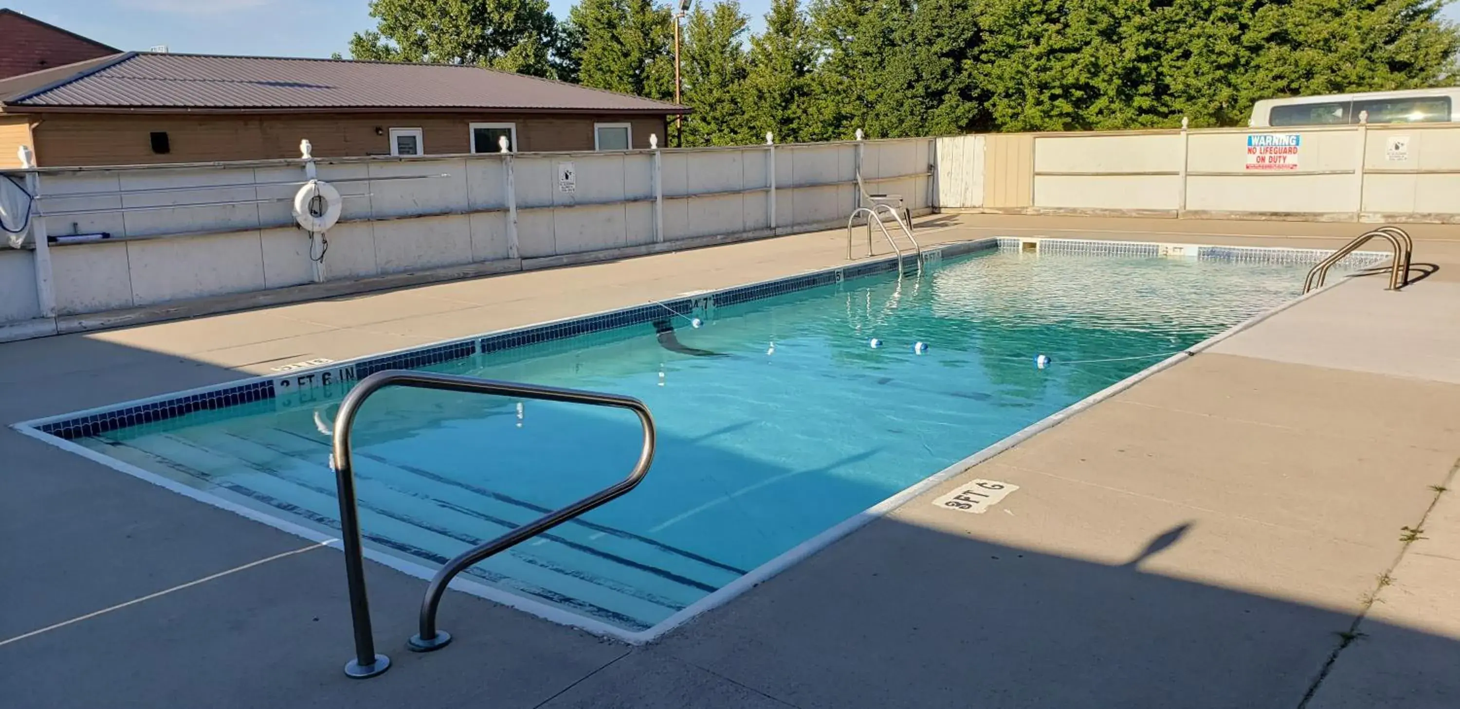 Swimming pool in Family Budget Inn Swimming pool in Family Budget Inn