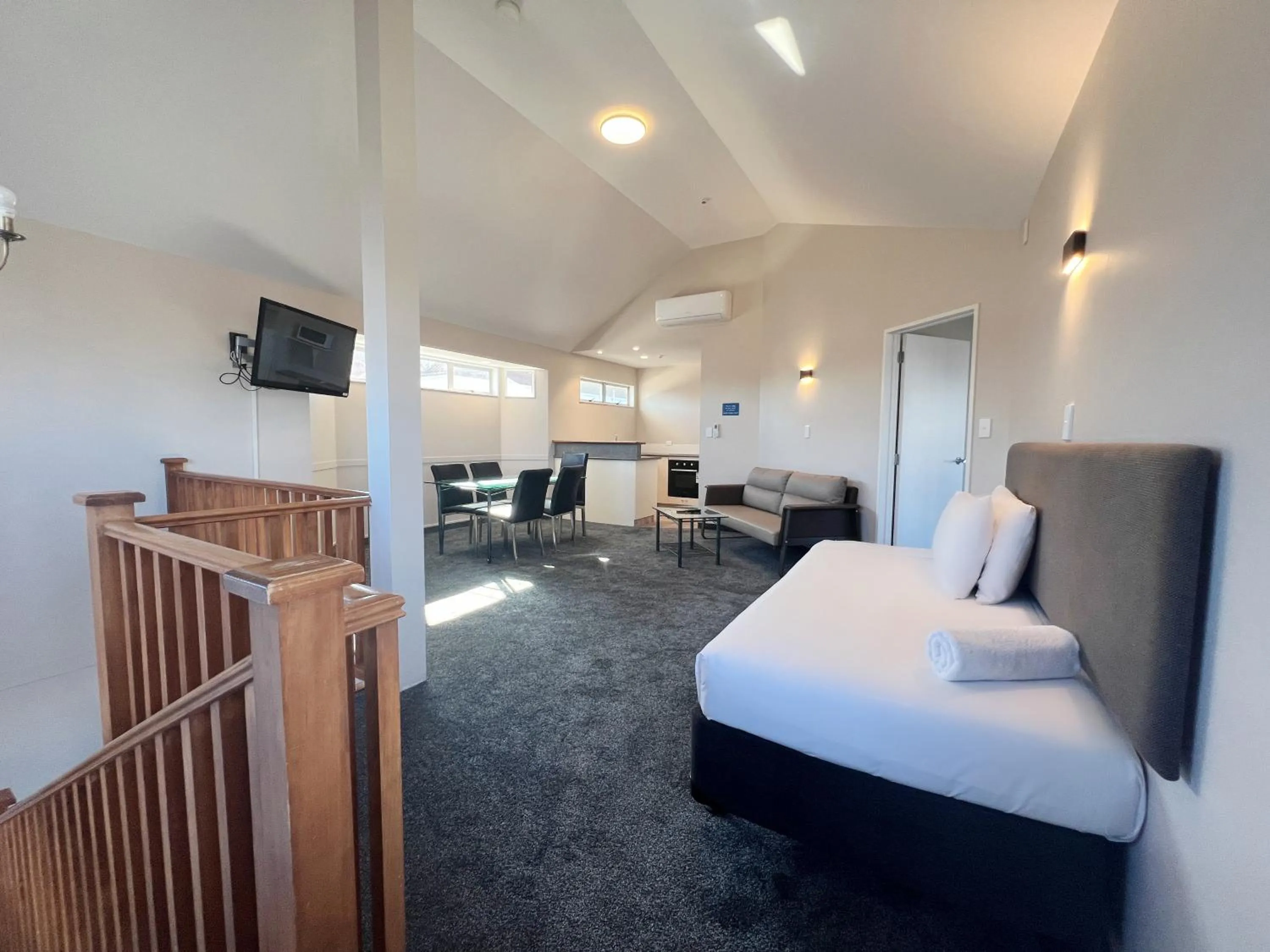 Living room, Bed in Barclay Motel