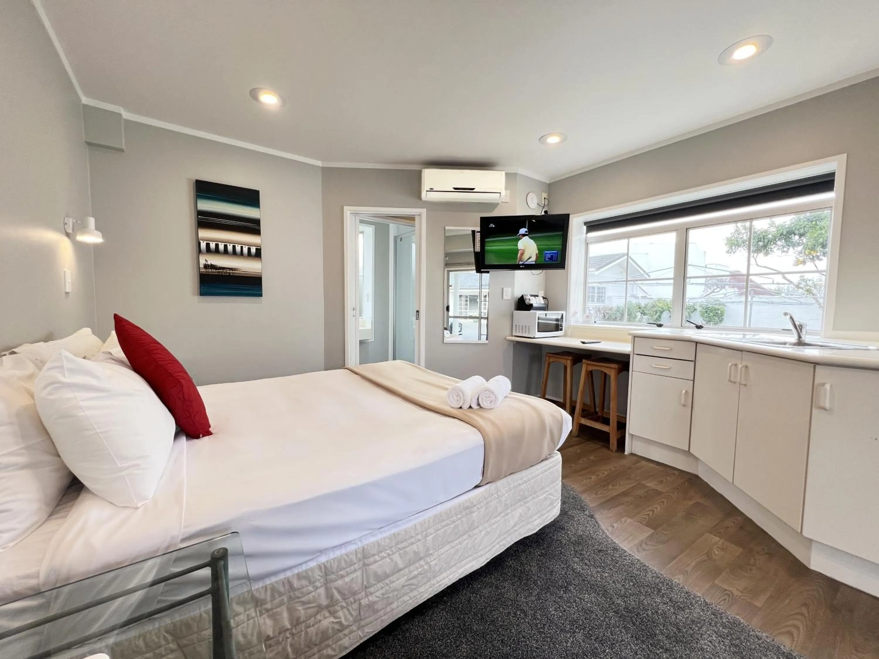 Bed in Barclay Motel