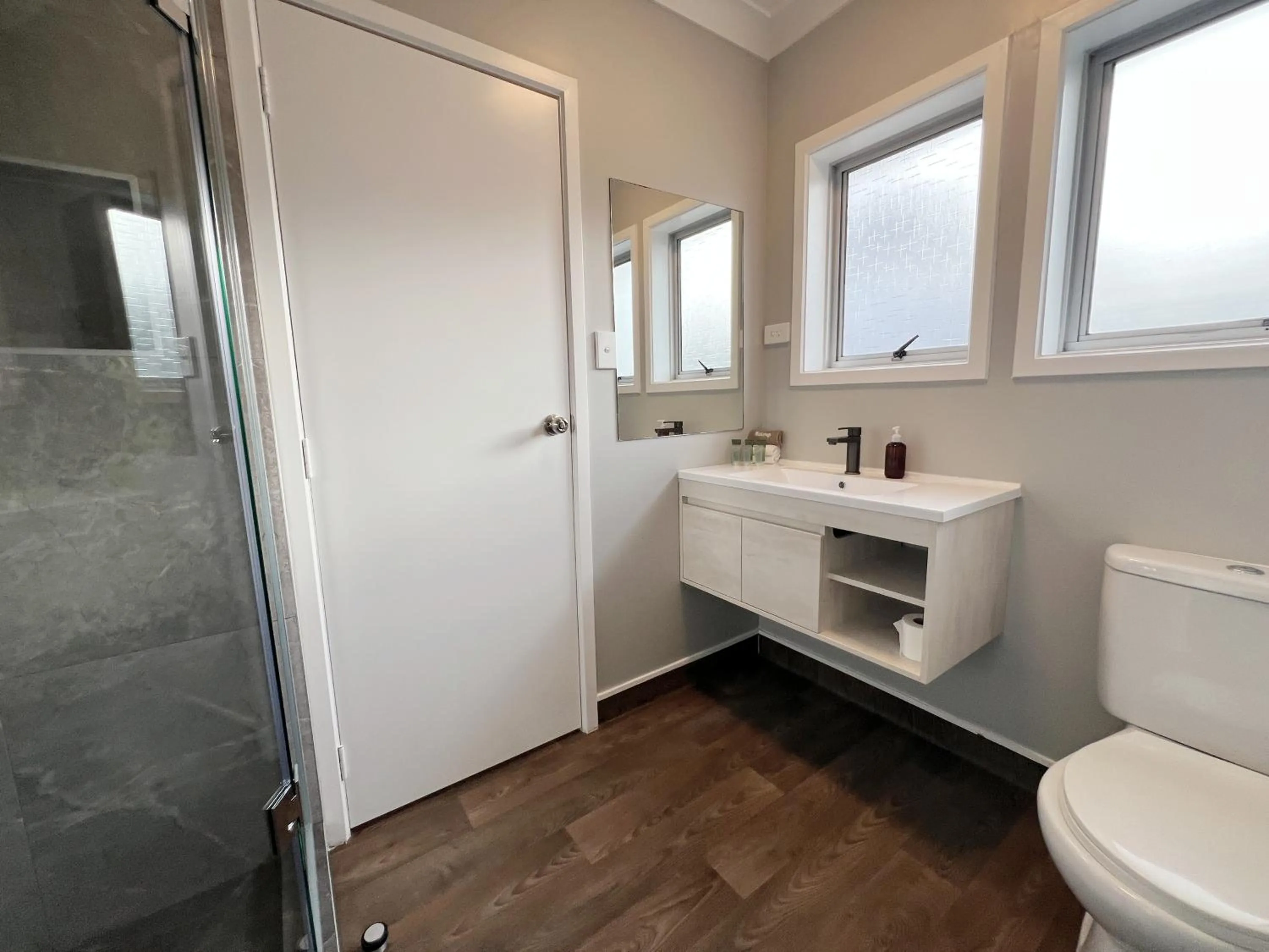 Bathroom in Barclay Motel