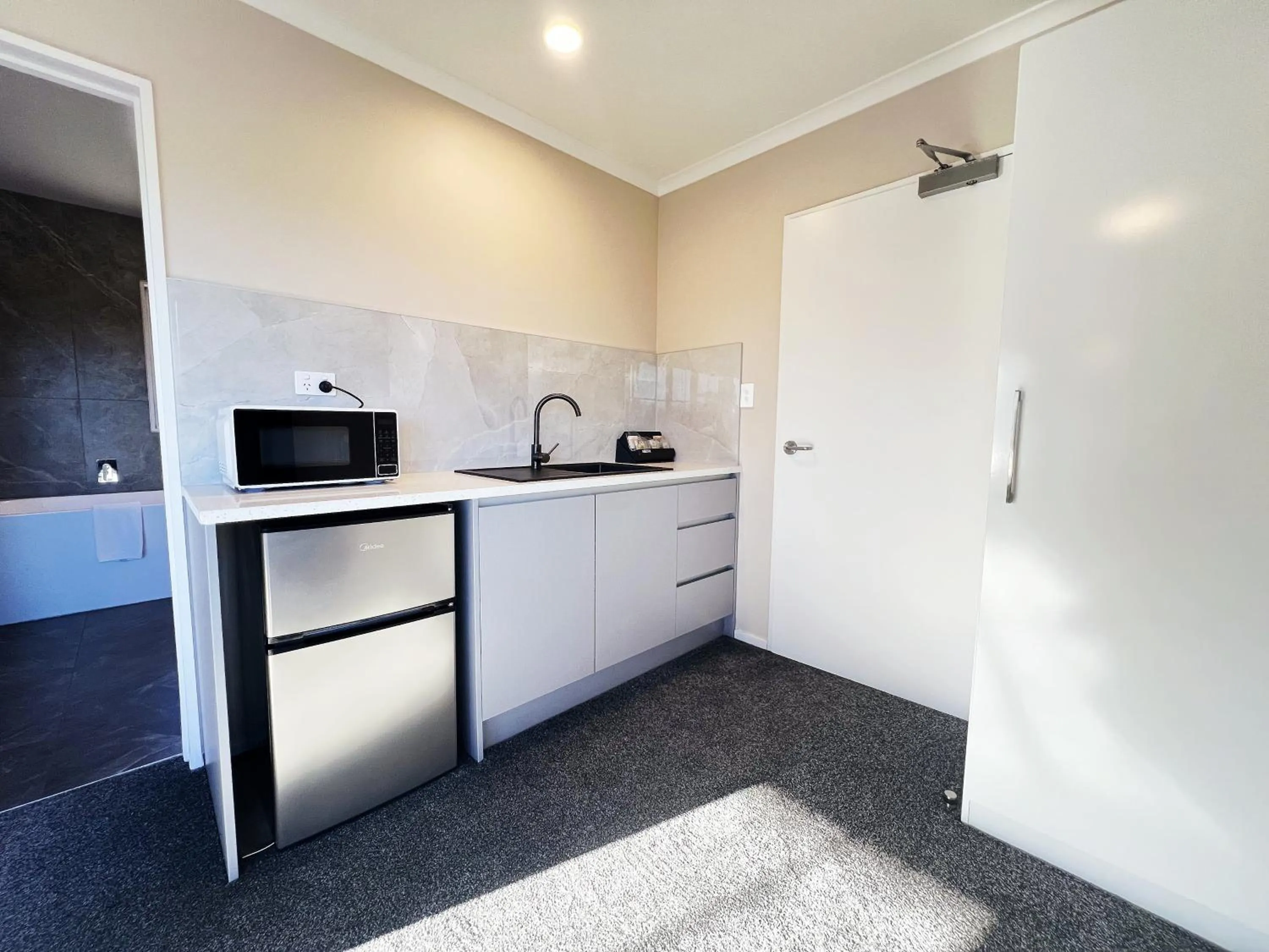 Kitchen or kitchenette in Barclay Motel