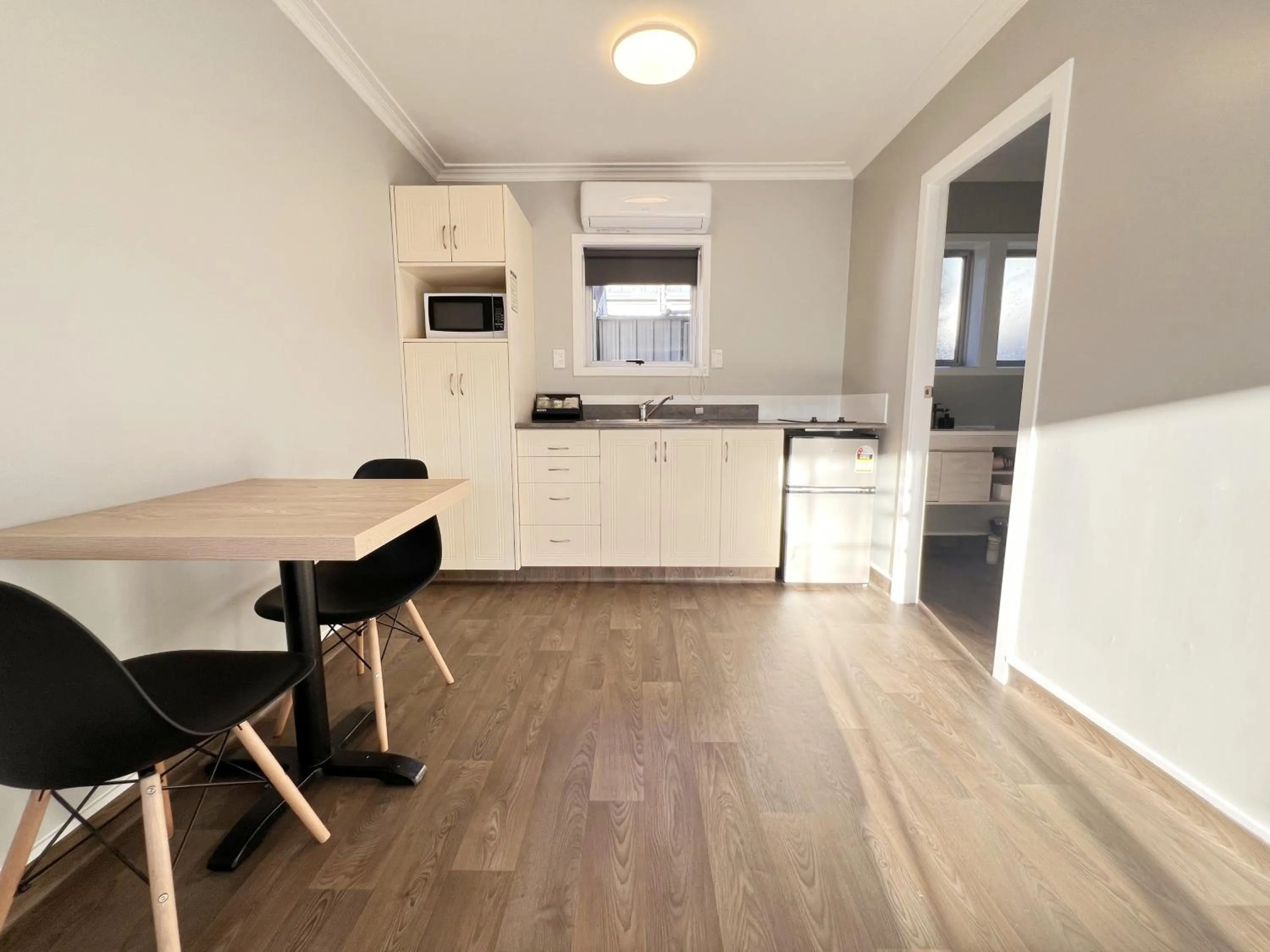 Dining area in Barclay Motel