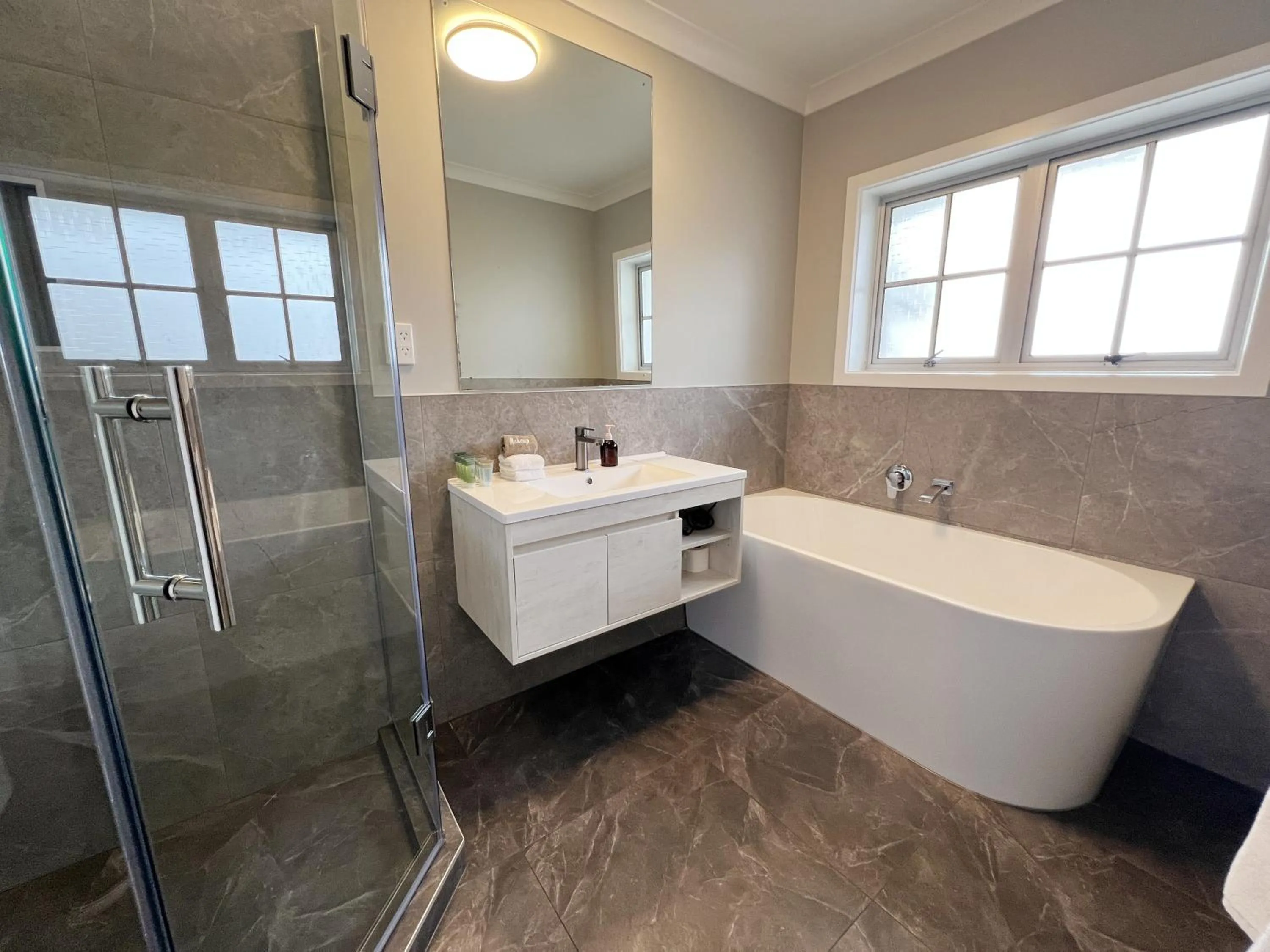 Shower in Barclay Motel