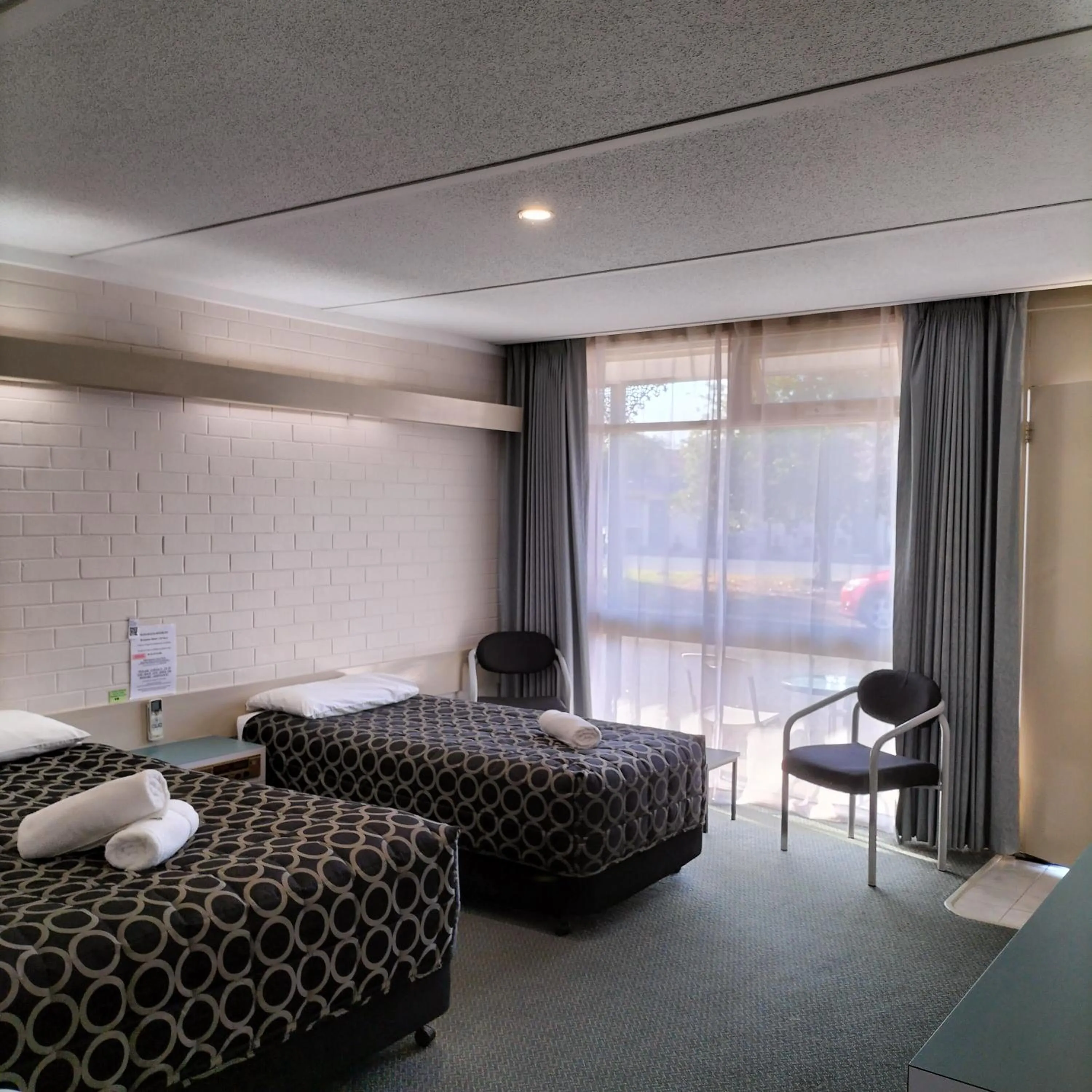 Bed in Wangaratta Motor Inn