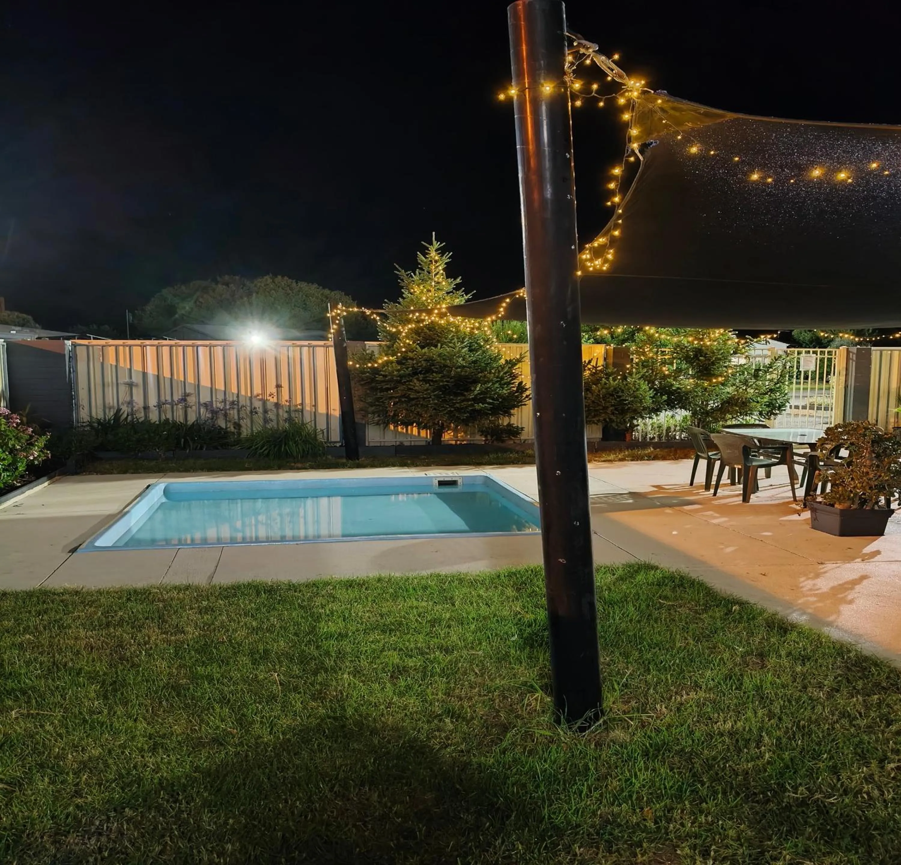 Swimming pool in Wangaratta Motor Inn