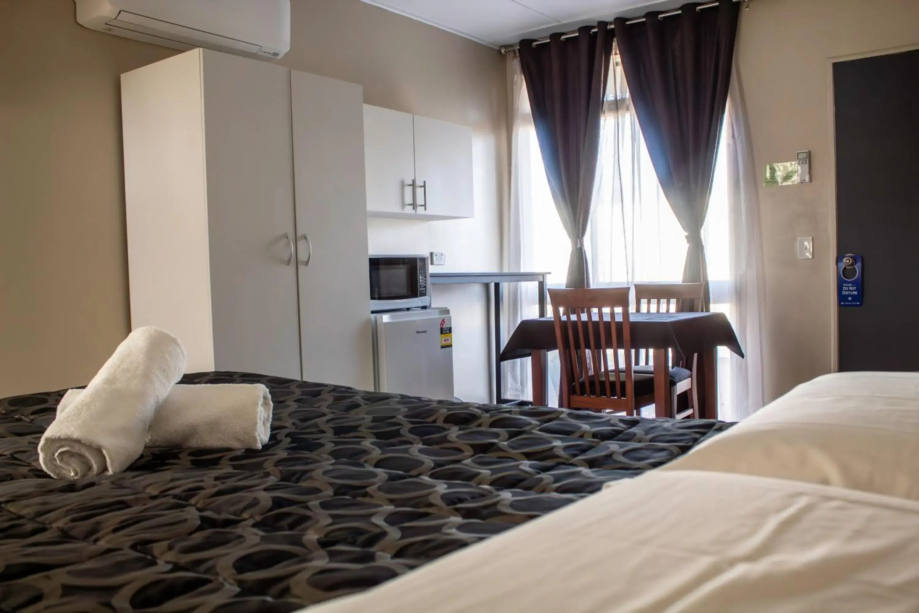 Deluxe Queen Room in Wangaratta Motor Inn Deluxe Queen Room in Wangaratta Motor Inn