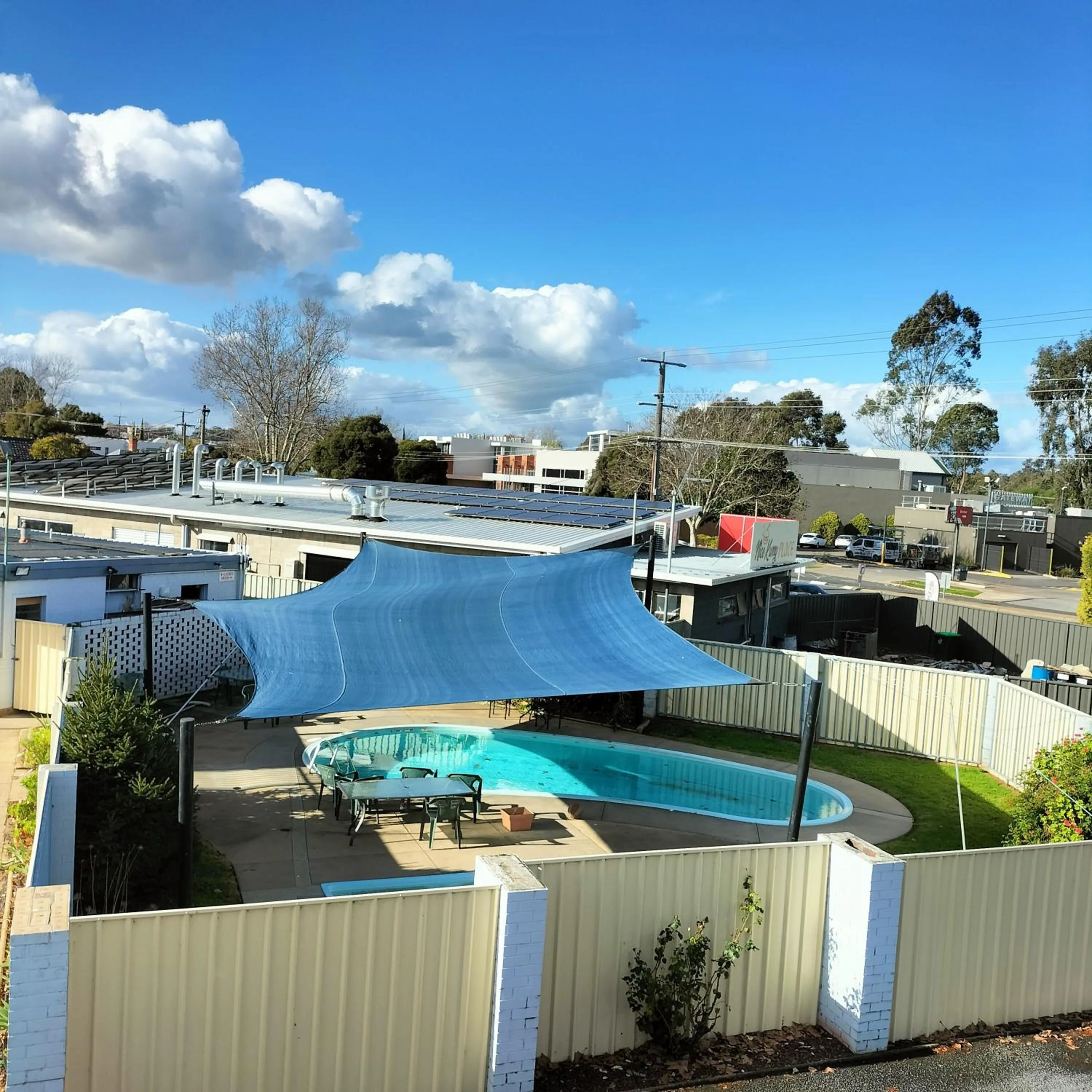 Swimming pool in Wangaratta Motor Inn
