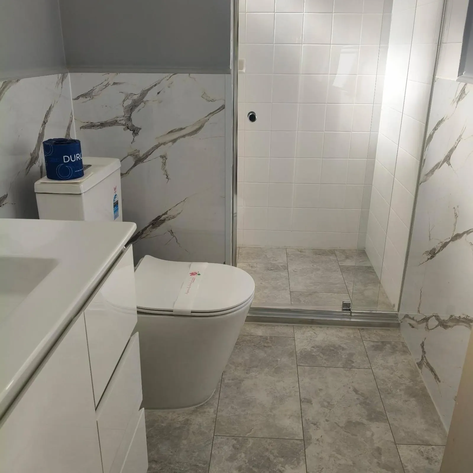 Bathroom in Wangaratta Motor Inn