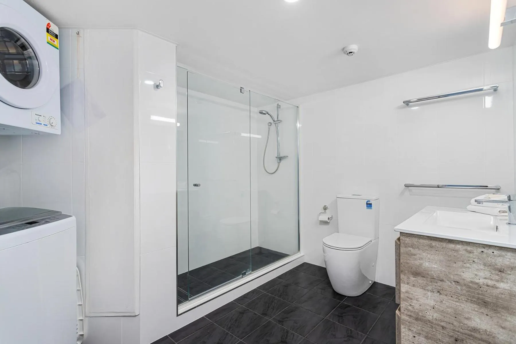 Bathroom in Rainbow Bay Resort Holiday Apartments