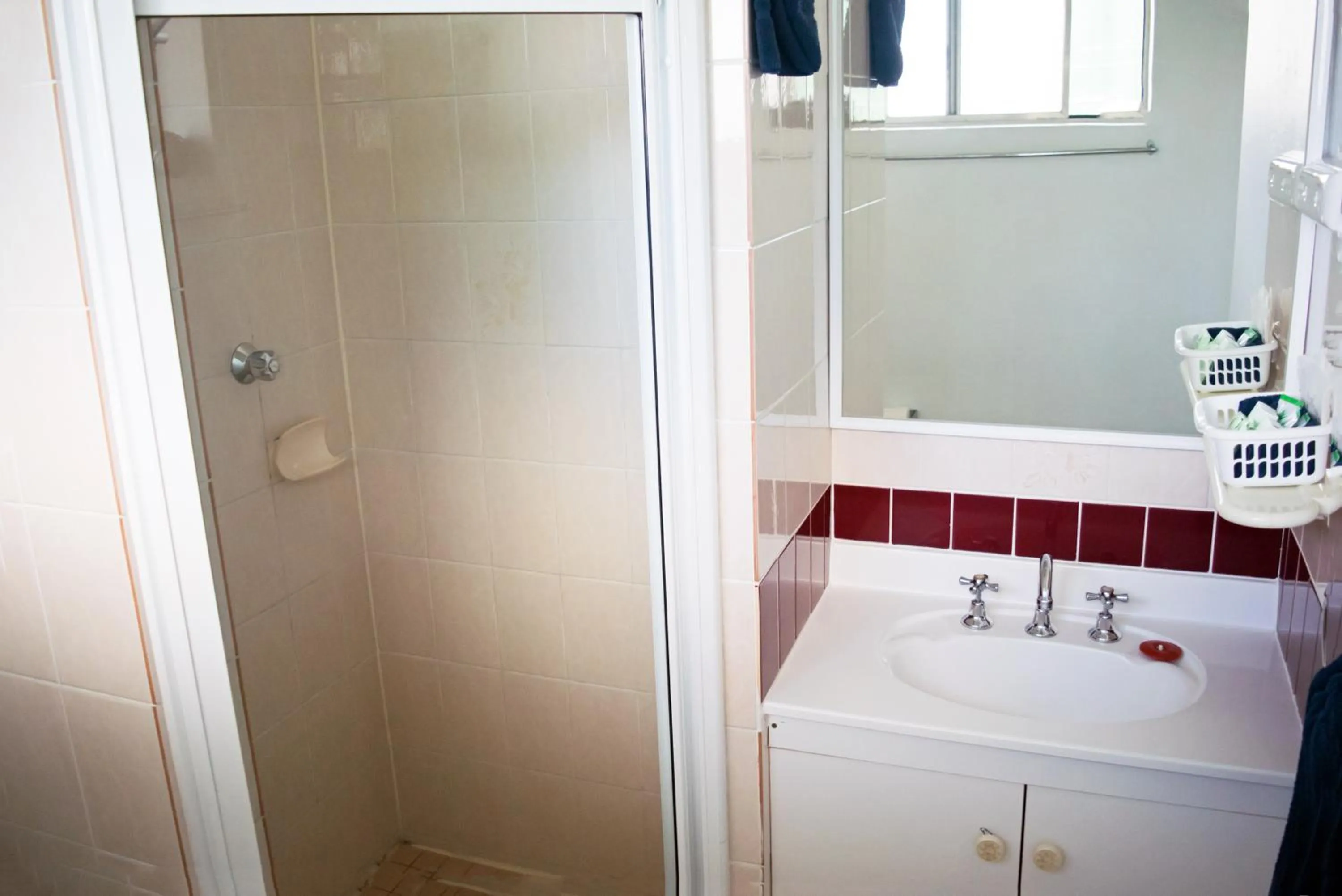 Bathroom in Rest Point Motor Inn