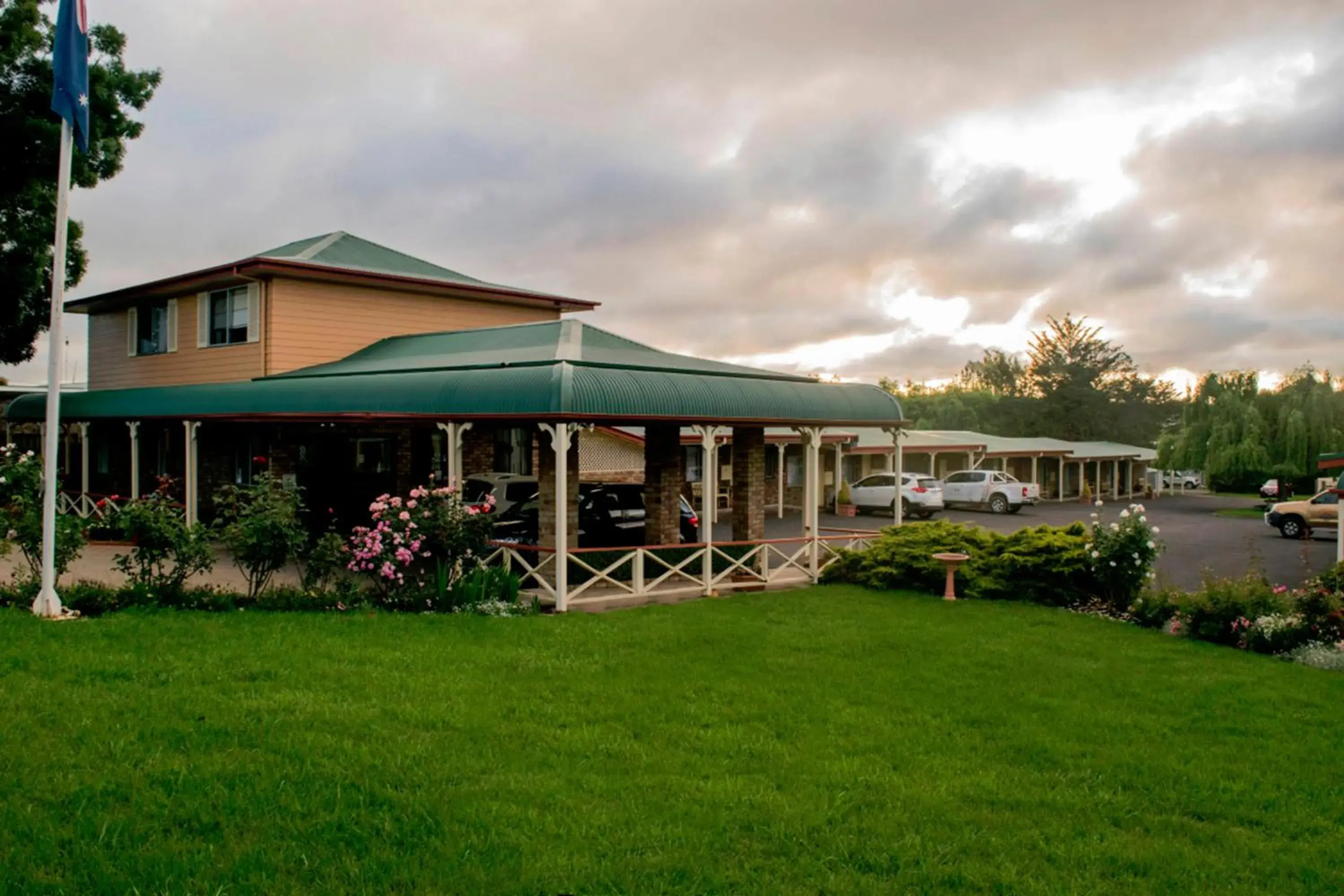 Facade/entrance in Rest Point Motor Inn Facade/entrance in Rest Point Motor Inn