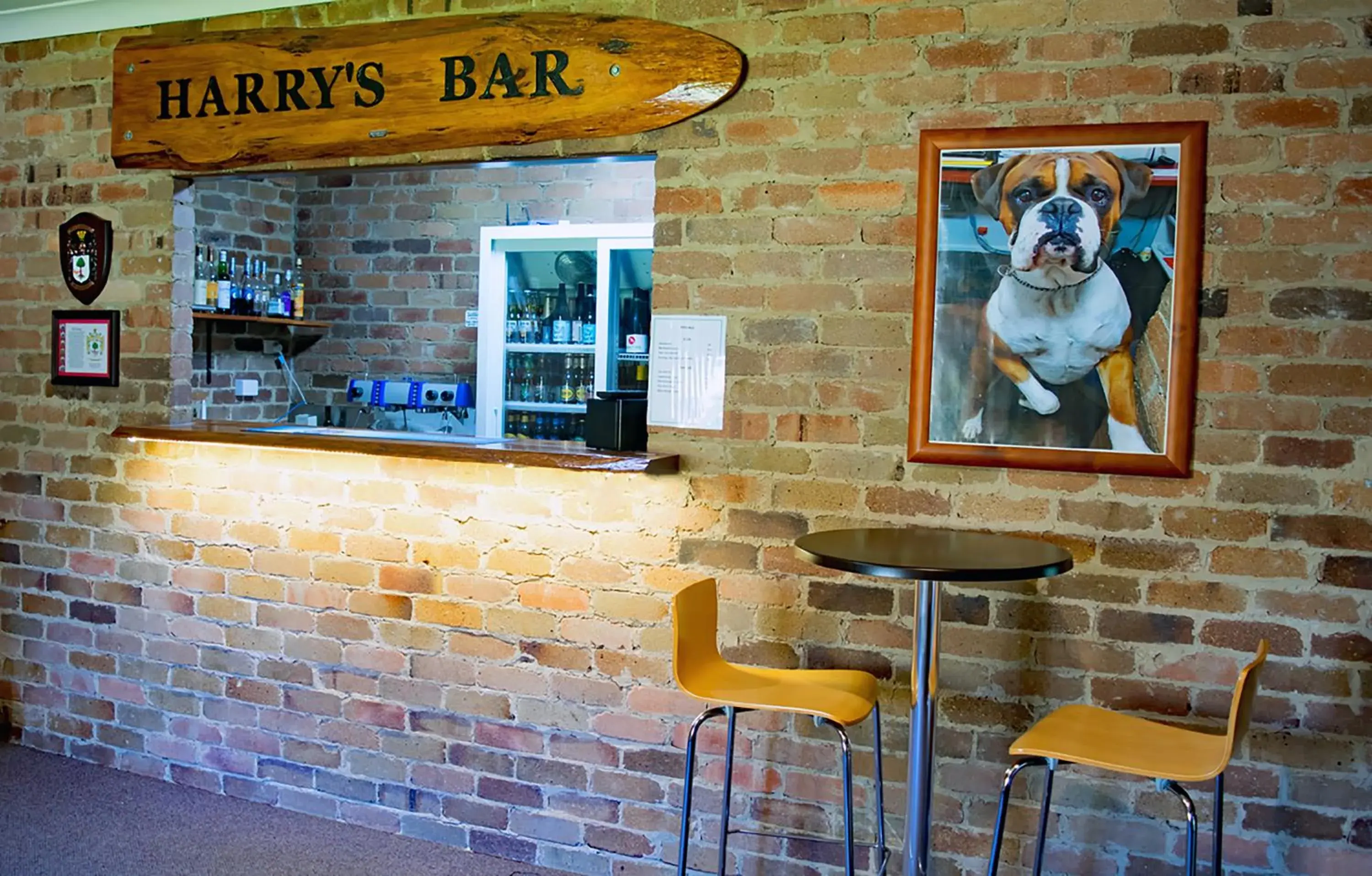 Lounge or bar in Rest Point Motor Inn Lounge or bar in Rest Point Motor Inn