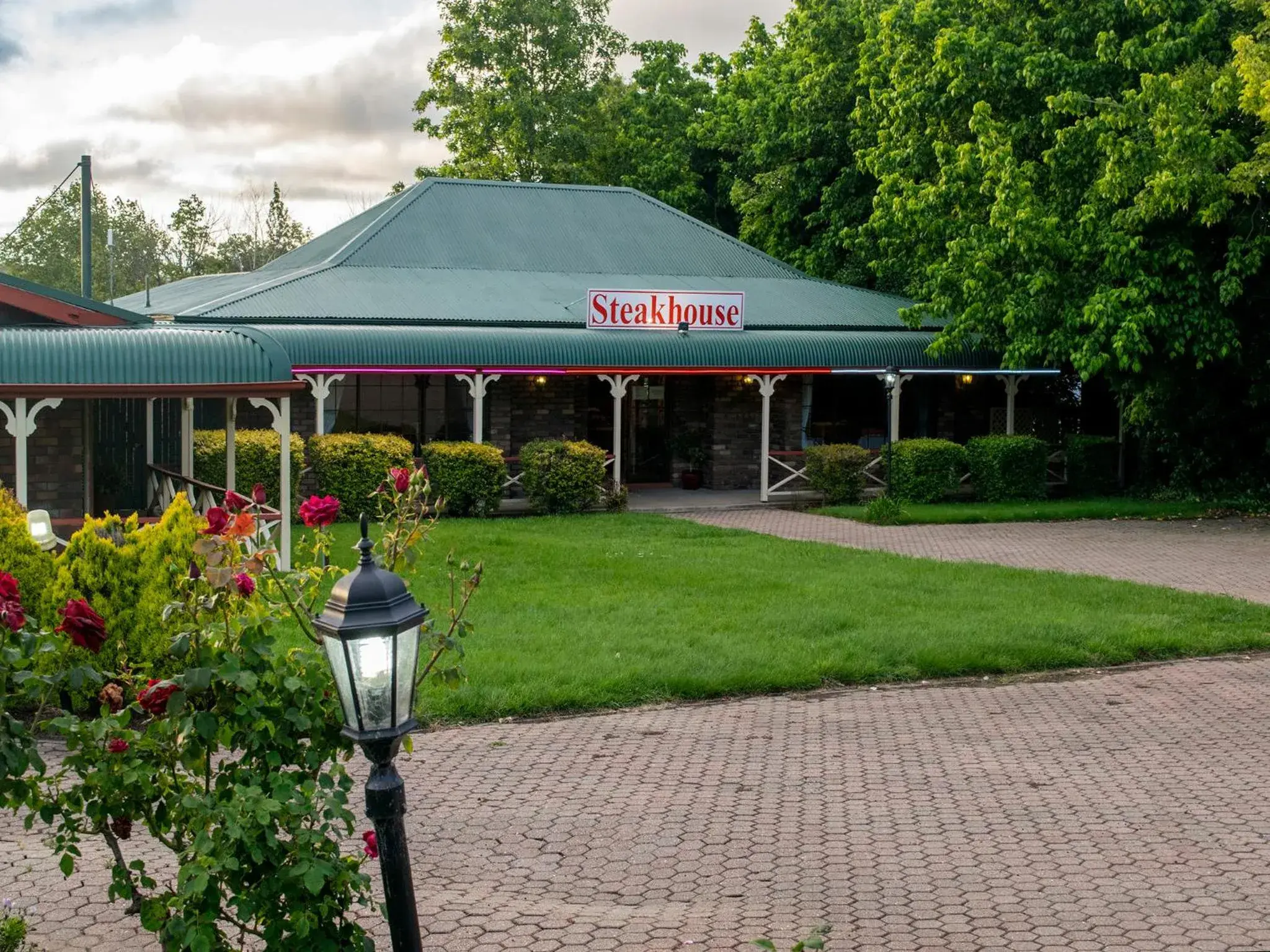 Restaurant/places to eat in Rest Point Motor Inn Restaurant/places to eat in Rest Point Motor Inn