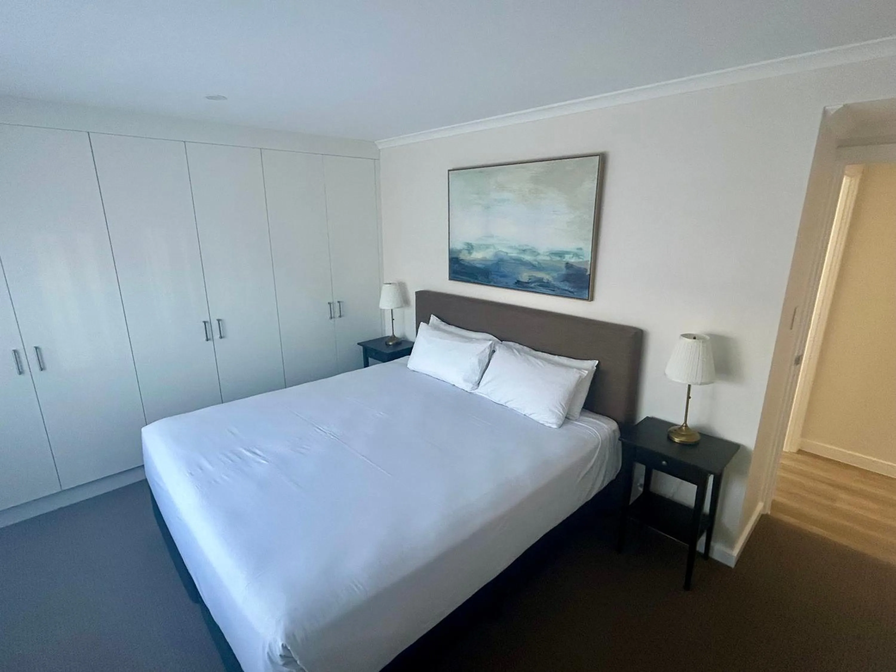 Bed in Lakeview Motel and Apartments