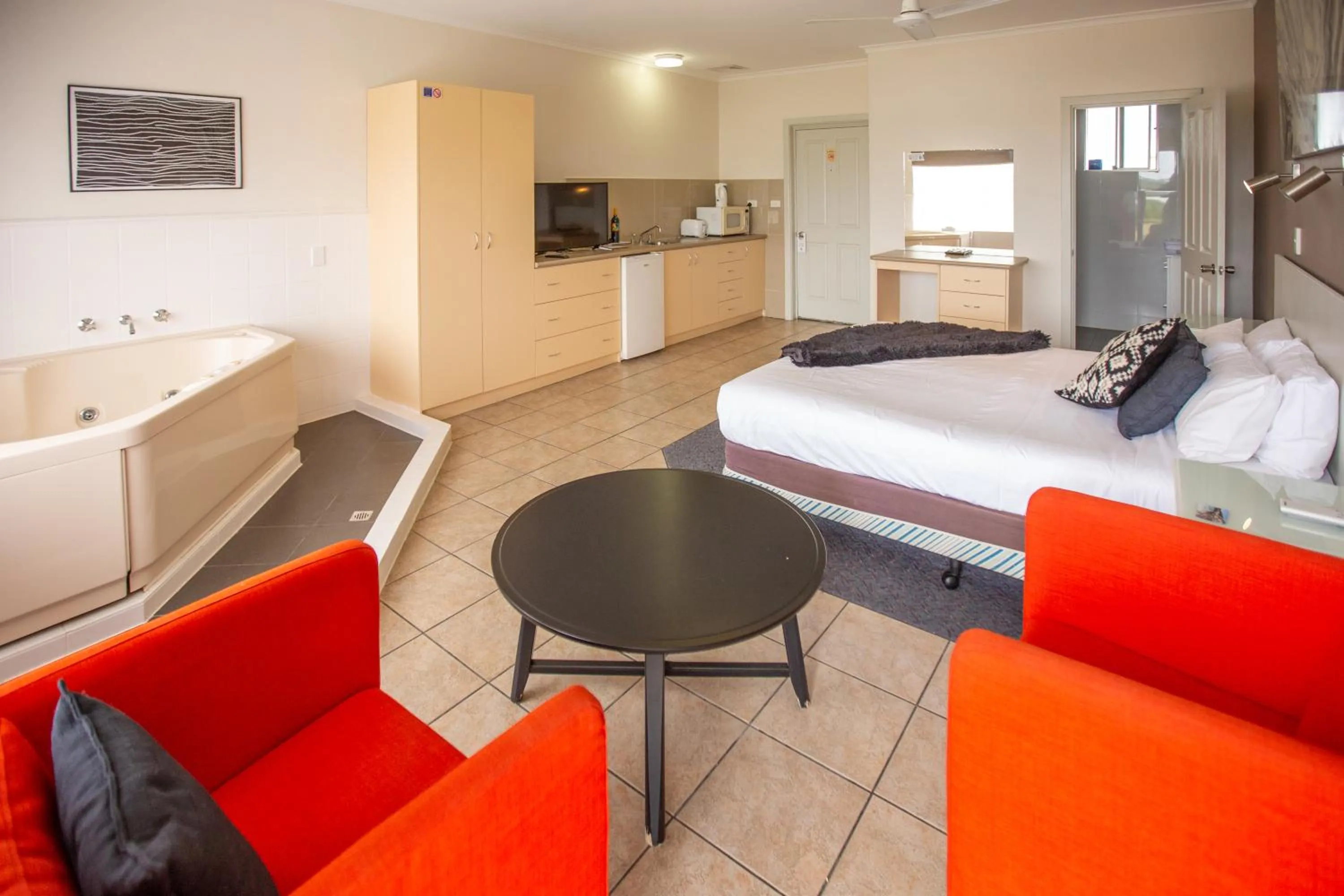 Photo of the whole room, Bed in Lakeview Motel and Apartments